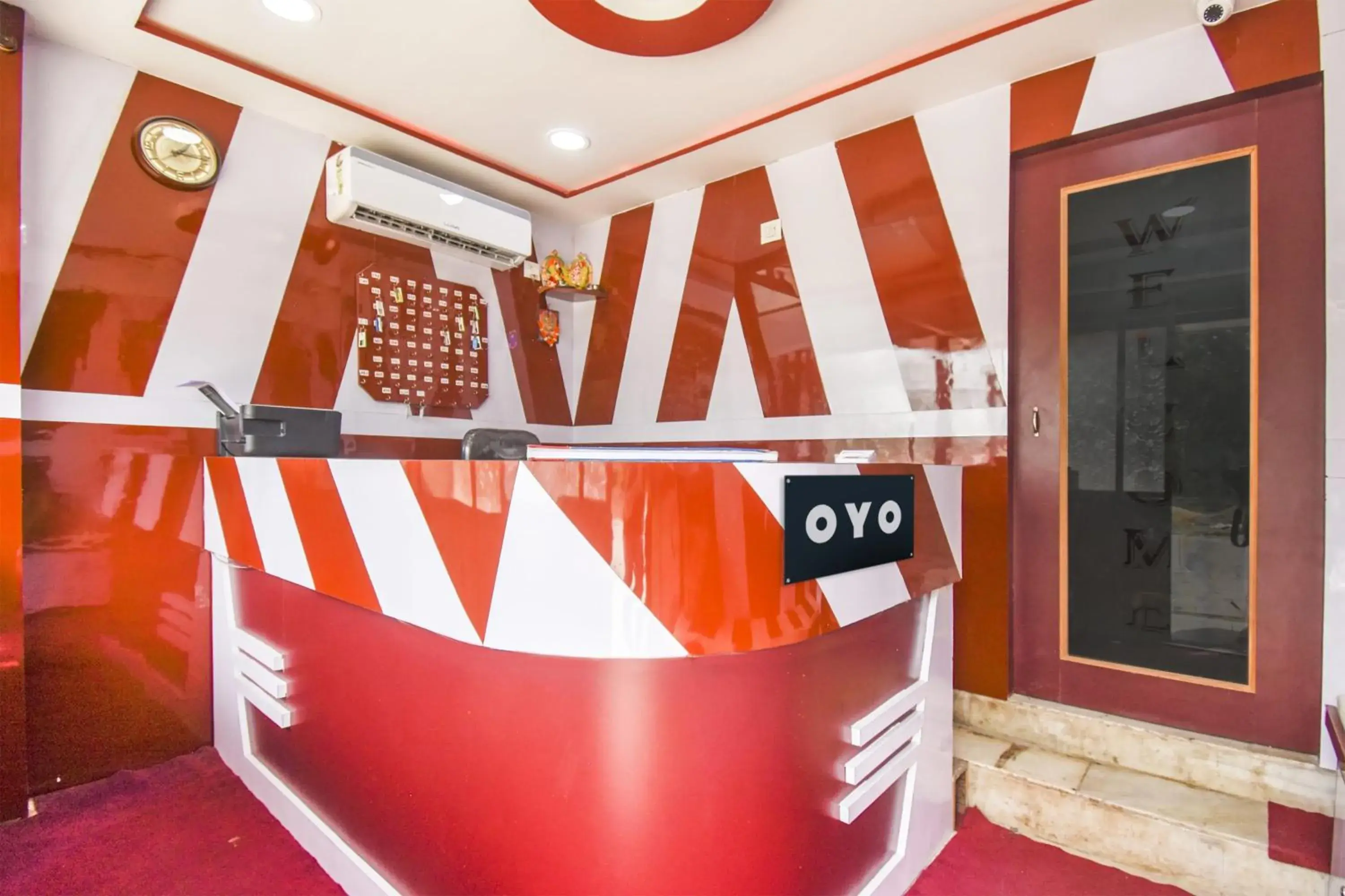 Lobby or reception in Super Hotel O Red Stone Near Netaji Subhash Chandra Bose International Airport Lobby or reception in Super Hotel O Red Stone Near Netaji Subhash Chandra Bose International Airport