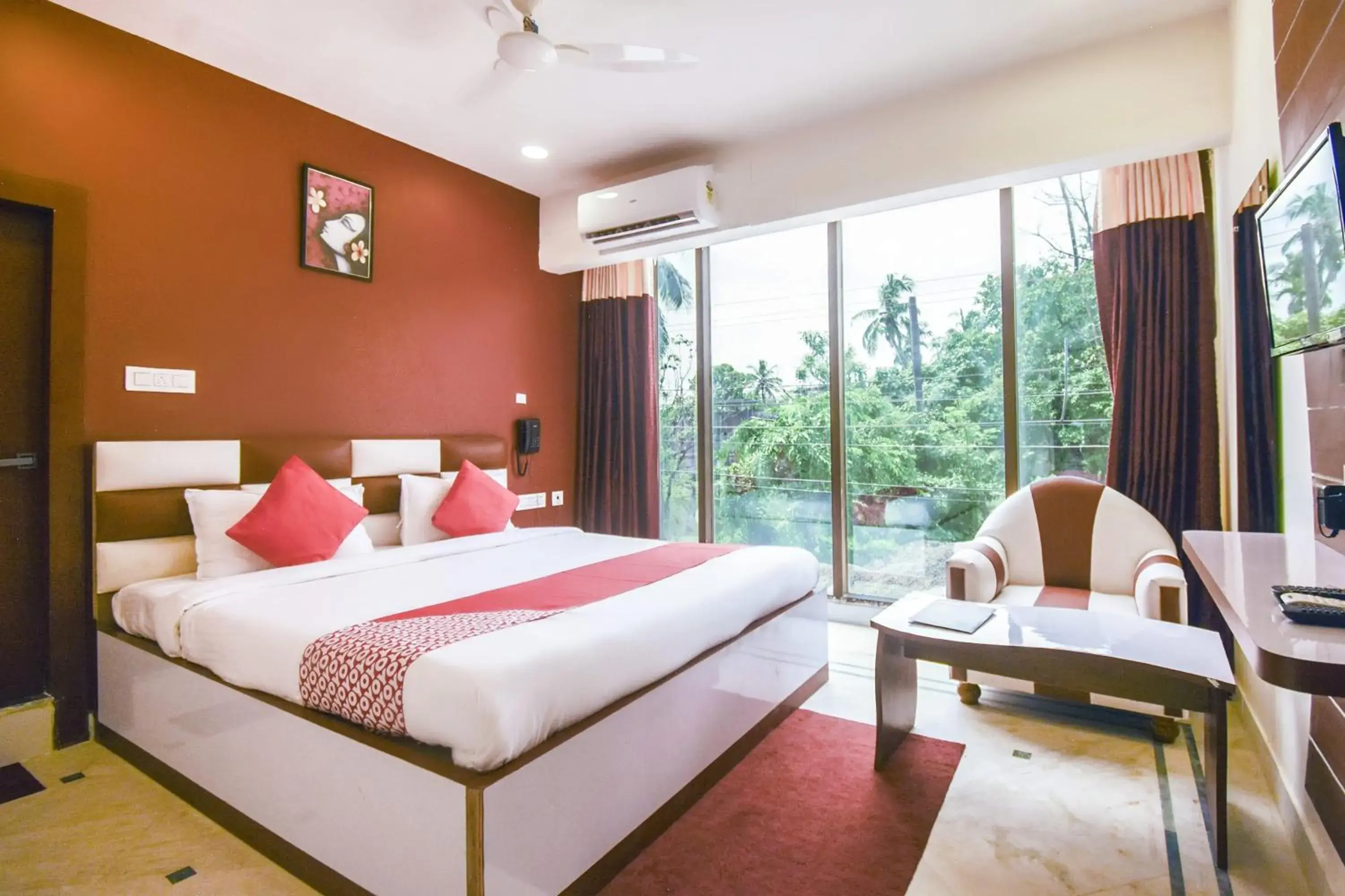 Bedroom, Bed in Super Hotel O Red Stone Near Netaji Subhash Chandra Bose International Airport Bedroom, Bed in Super Hotel O Red Stone Near Netaji Subhash Chandra Bose International Airport