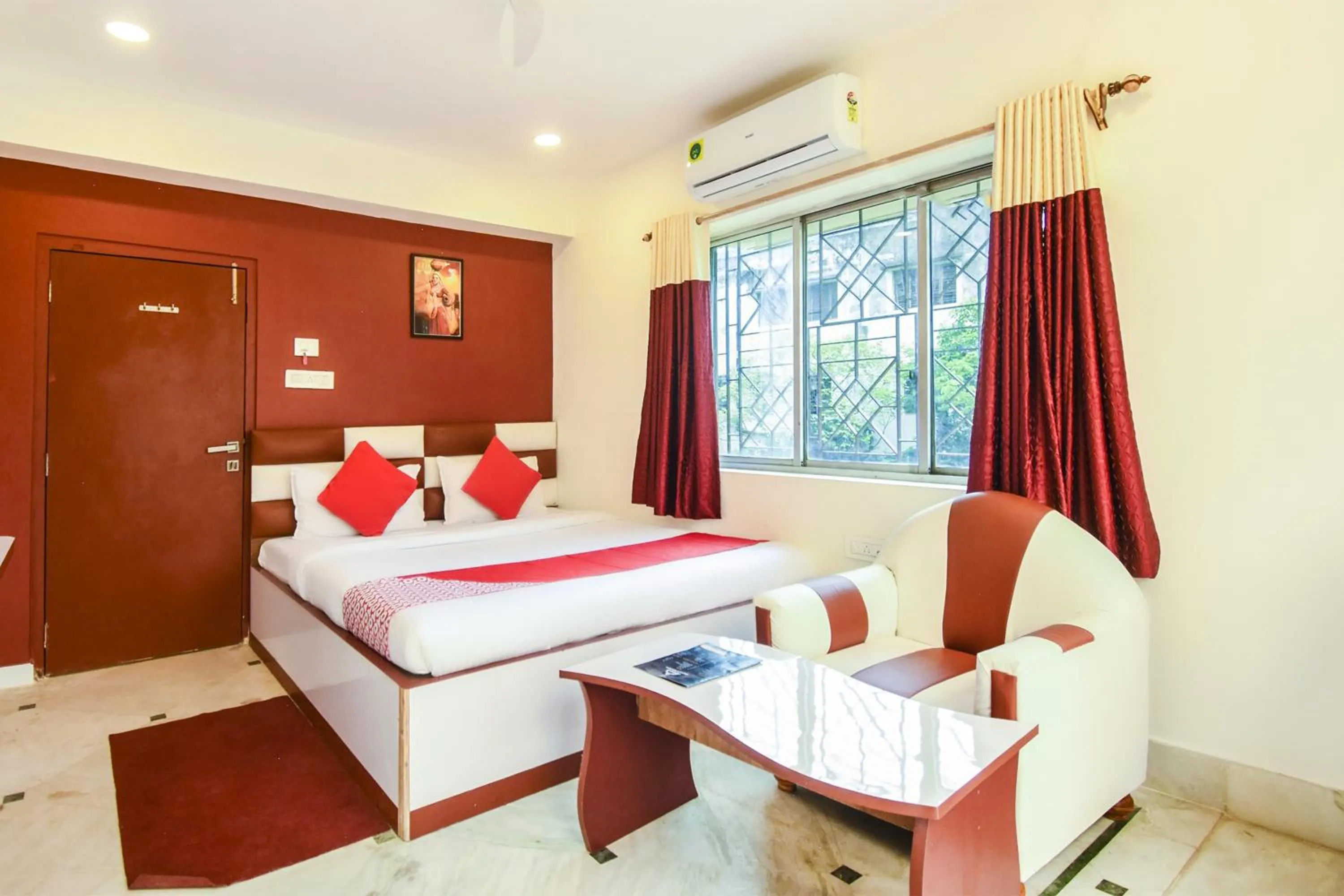 Bedroom, Bed in Super Hotel O Red Stone Near Netaji Subhash Chandra Bose International Airport