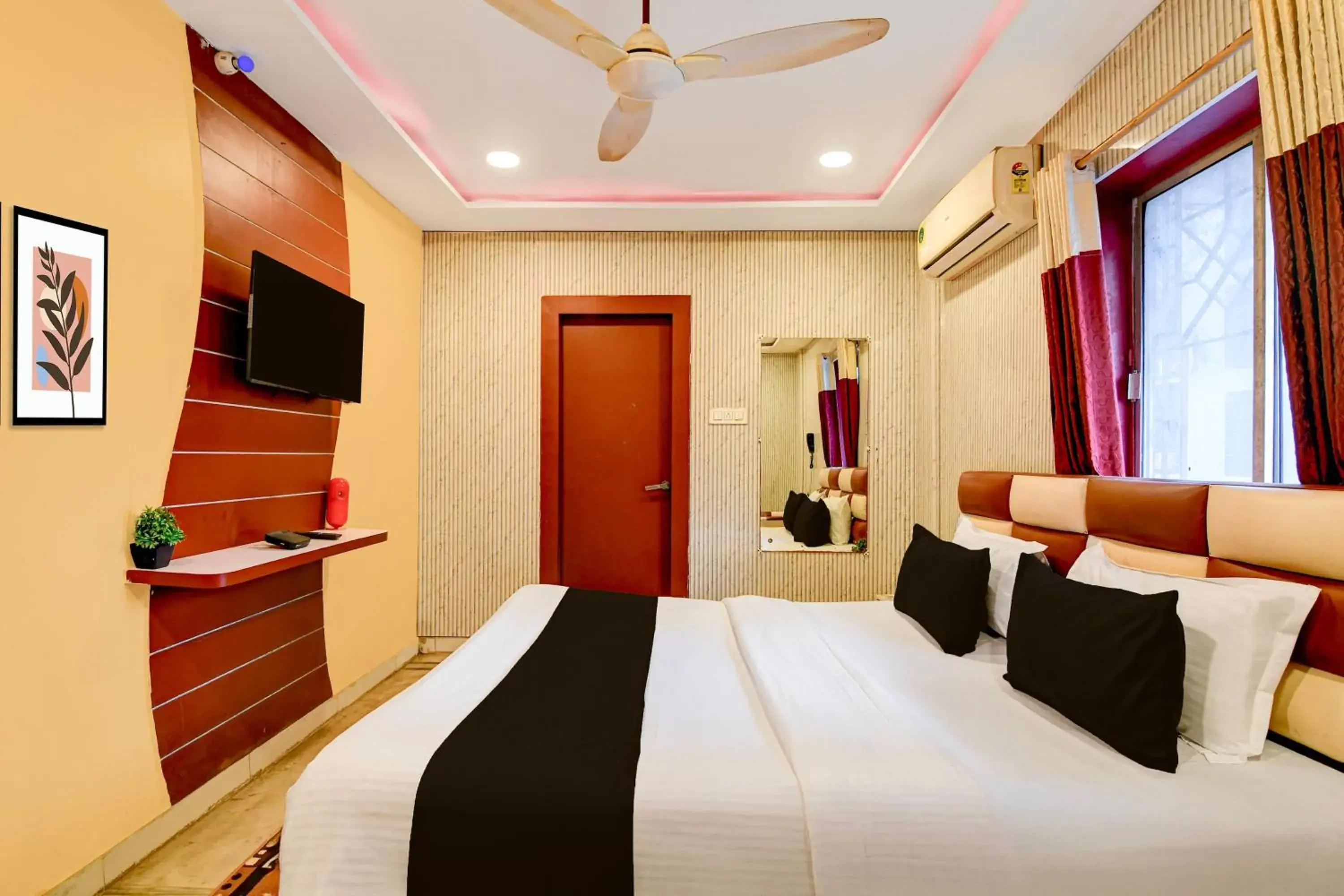 Bedroom, Bed in Super Collection O NSCB Airport Kolkata Formerly Red Stone Bedroom, Bed in Super Collection O NSCB Airport Kolkata Formerly Red Stone