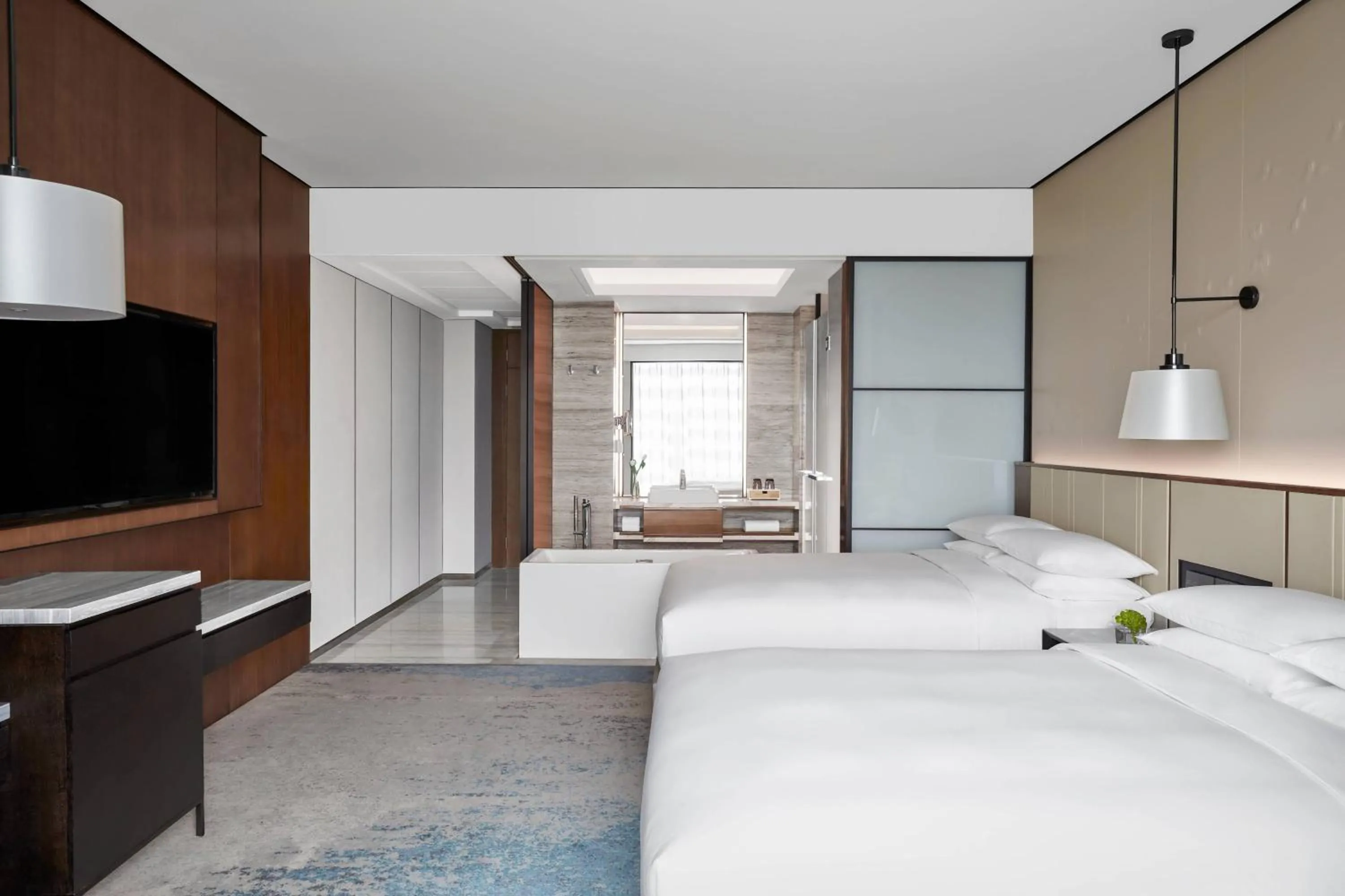 Photo of the whole room, Bed in Shanghai Marriott Hotel Pudong South