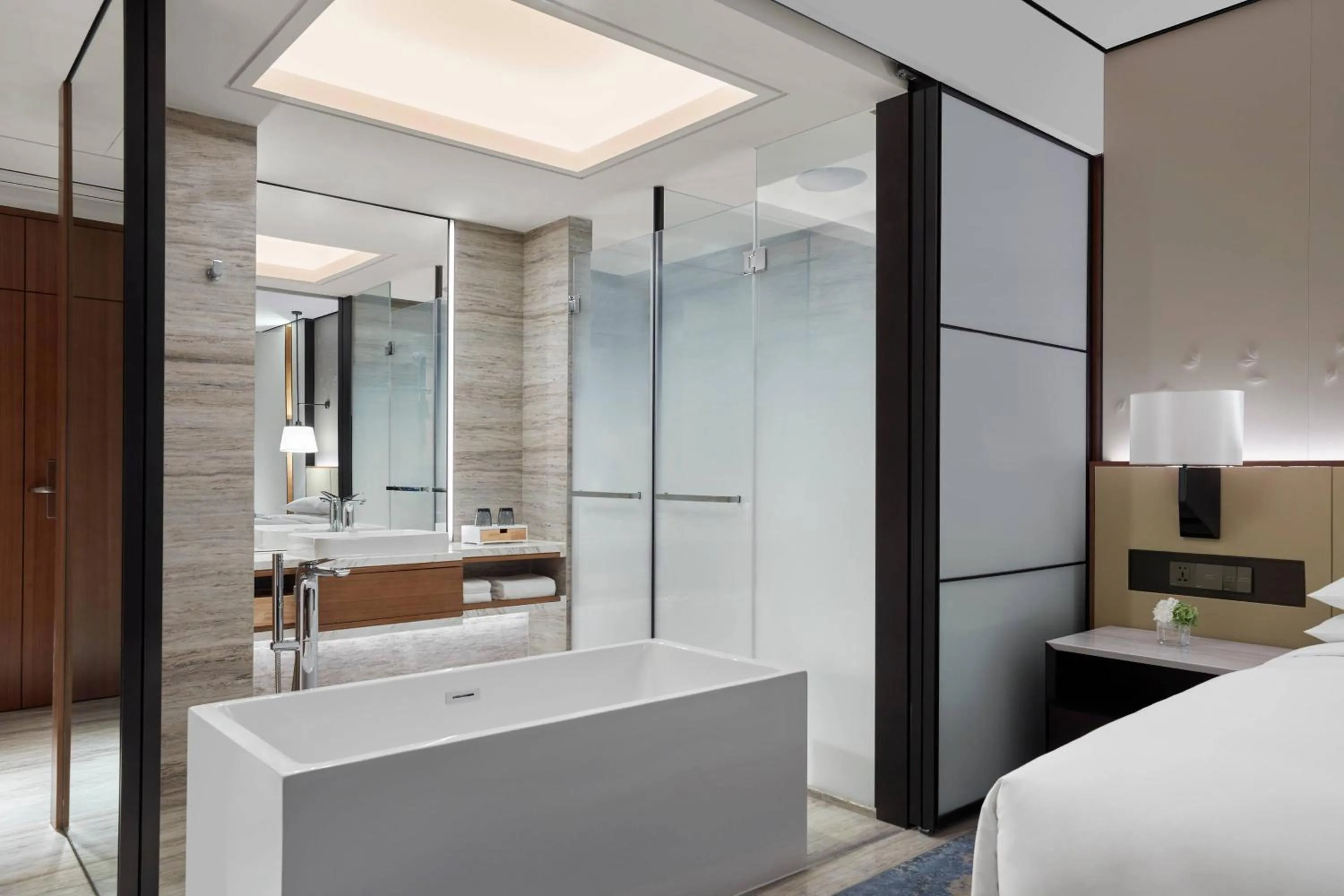 Bathroom, Bed in Shanghai Marriott Hotel Pudong South