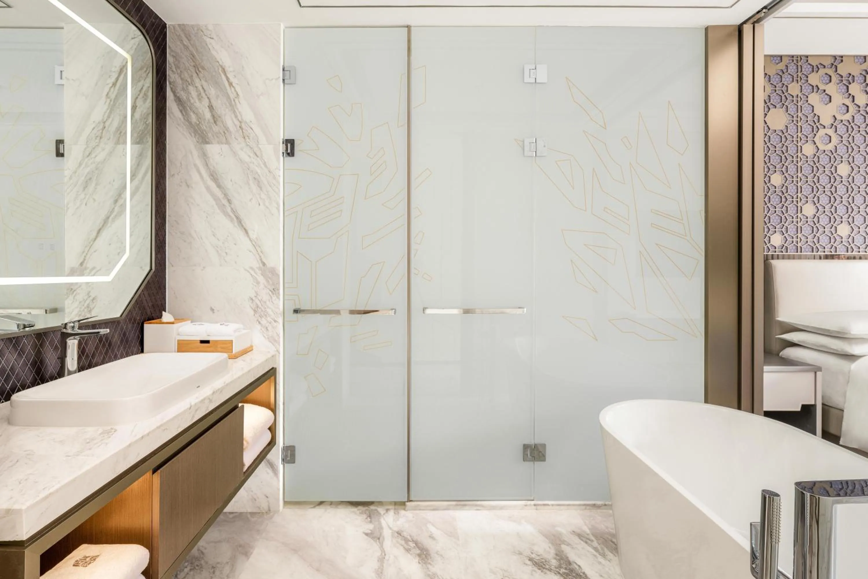 Shower, Bed in Shanghai Marriott Hotel Pudong South