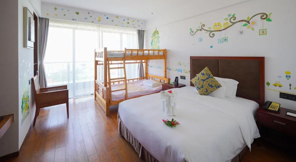 Photo of the whole room, Bed in Wyndham Garden Lingshui