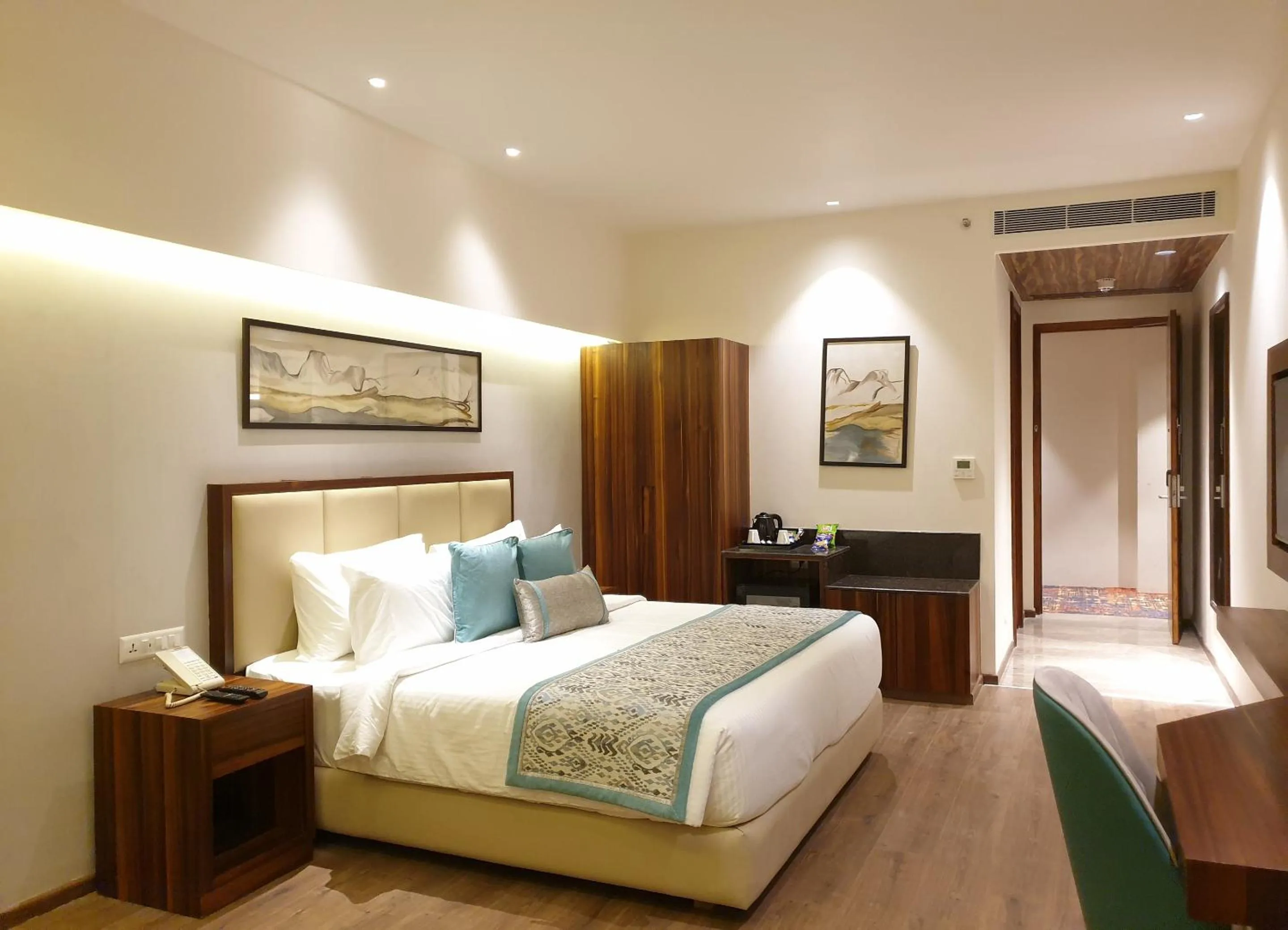 Bedroom, Bed in Geeta Sarovar Portico, Panipat