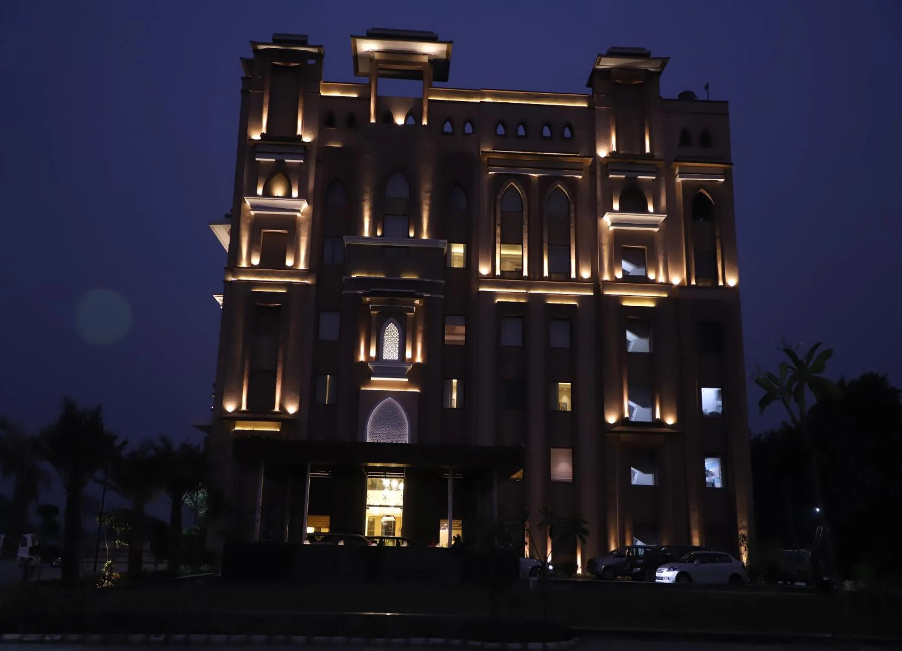Facade/entrance in Geeta Sarovar Portico, Panipat