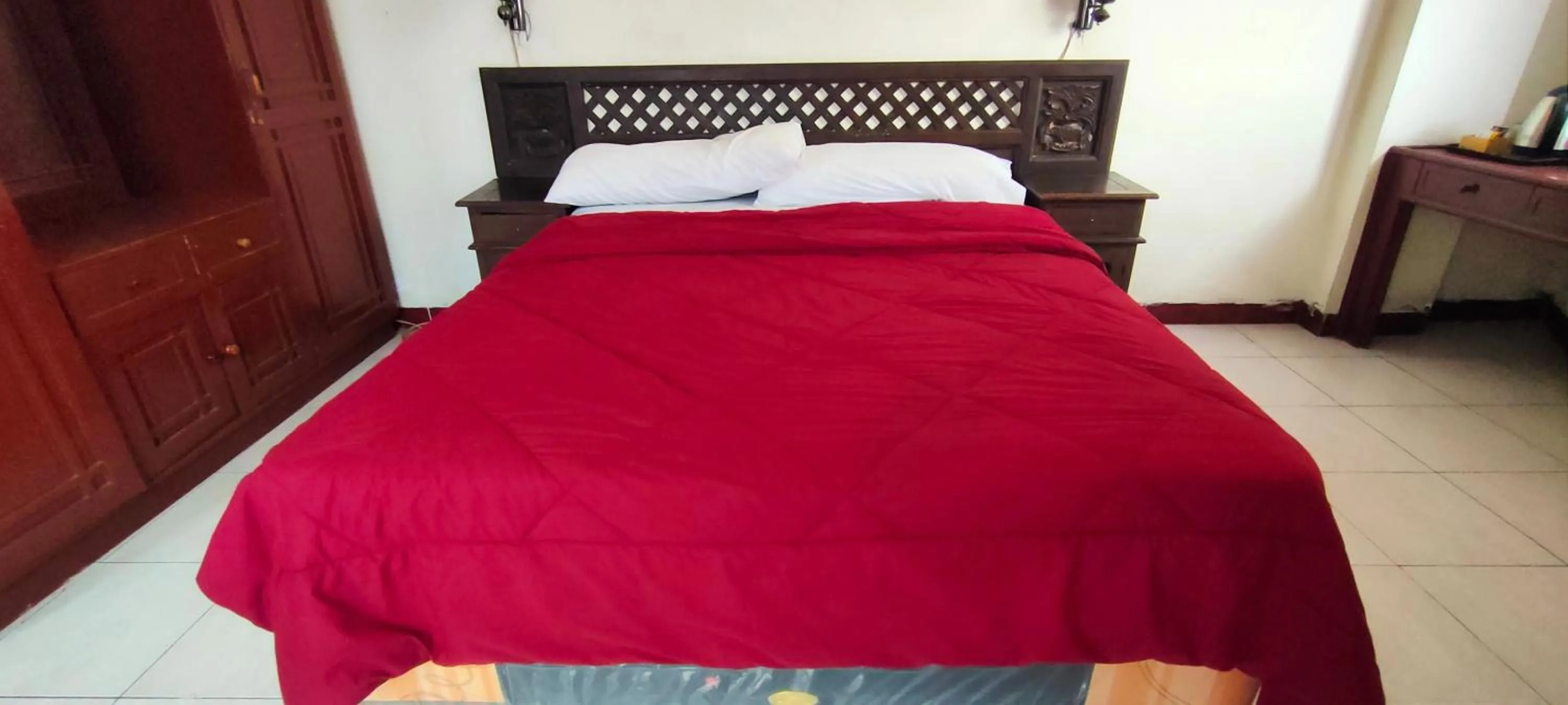 Property building, Bed in Mangkuyudan Hotel Solo