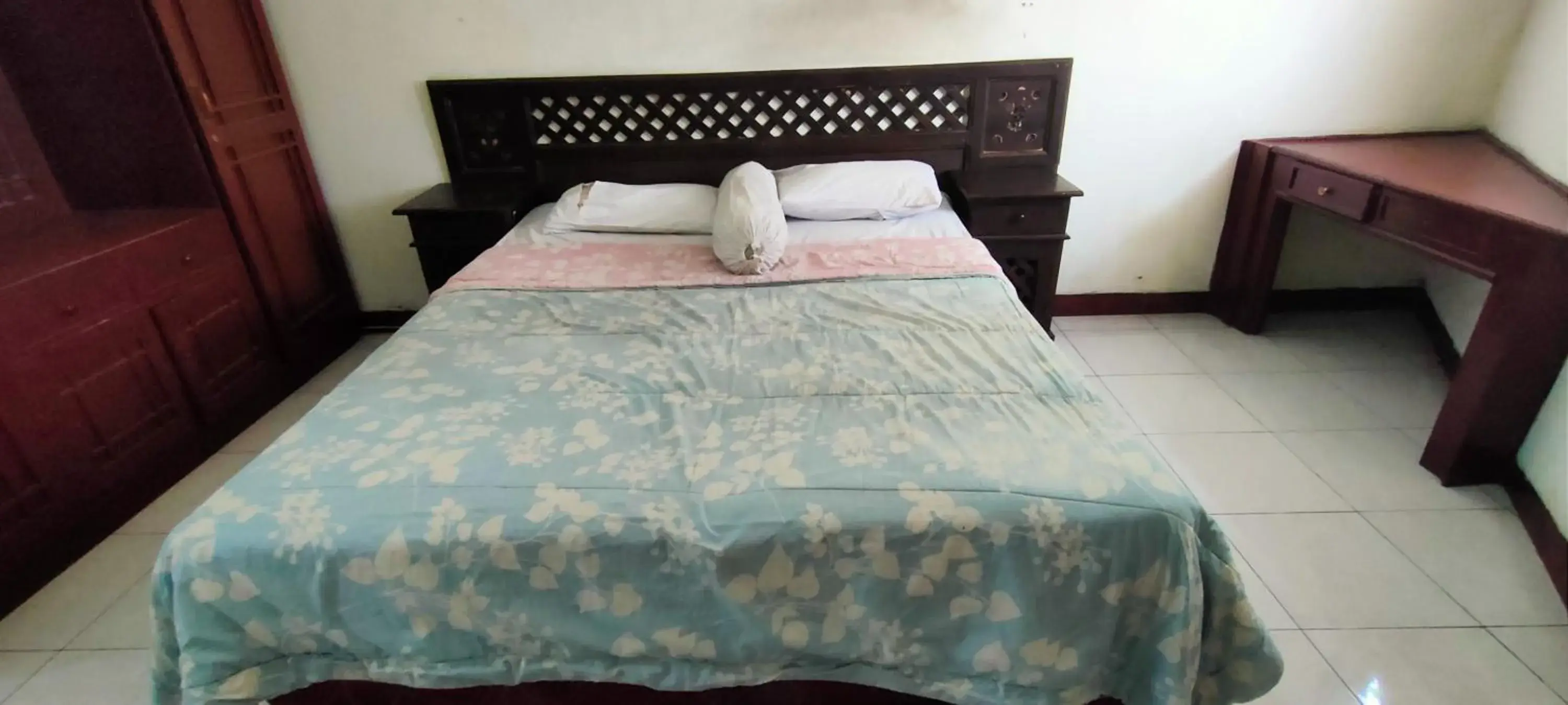Budget Twin Room in Mangkuyudan Hotel Solo Budget Twin Room in Mangkuyudan Hotel Solo