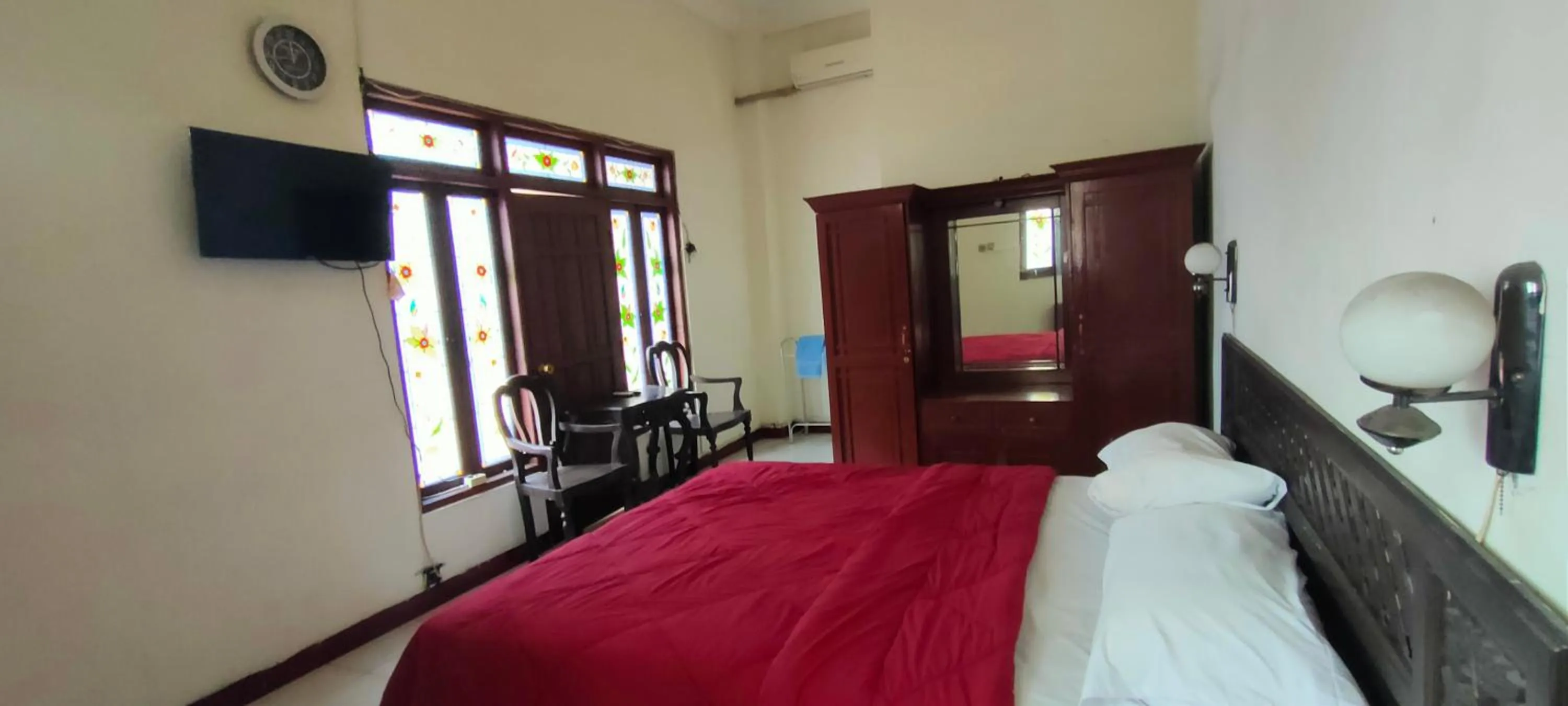 Property building, Bed in Mangkuyudan Hotel Solo