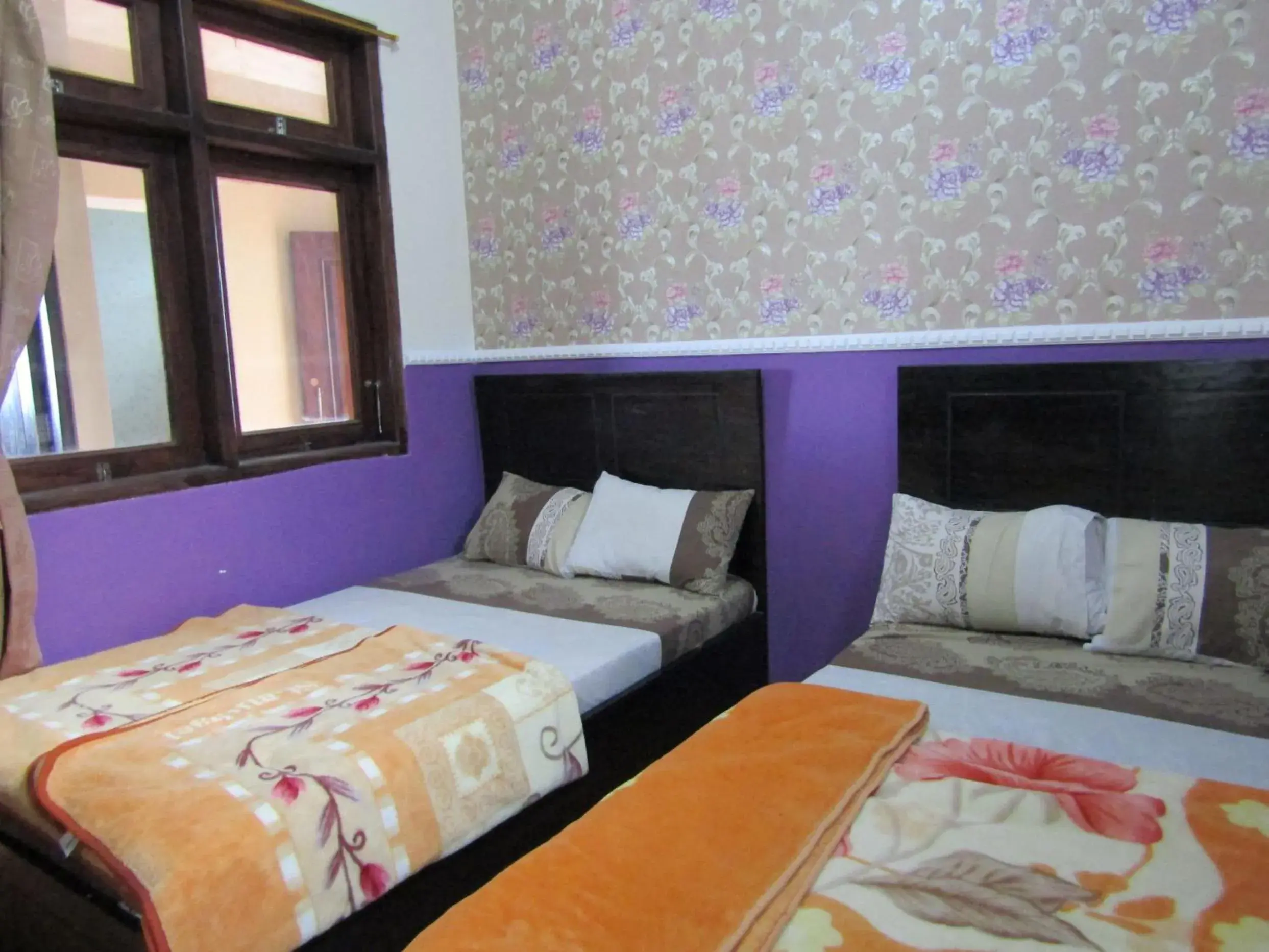 Three-Bedroom Villa in Penginapan Melati Sarangan Three-Bedroom Villa in Penginapan Melati Sarangan