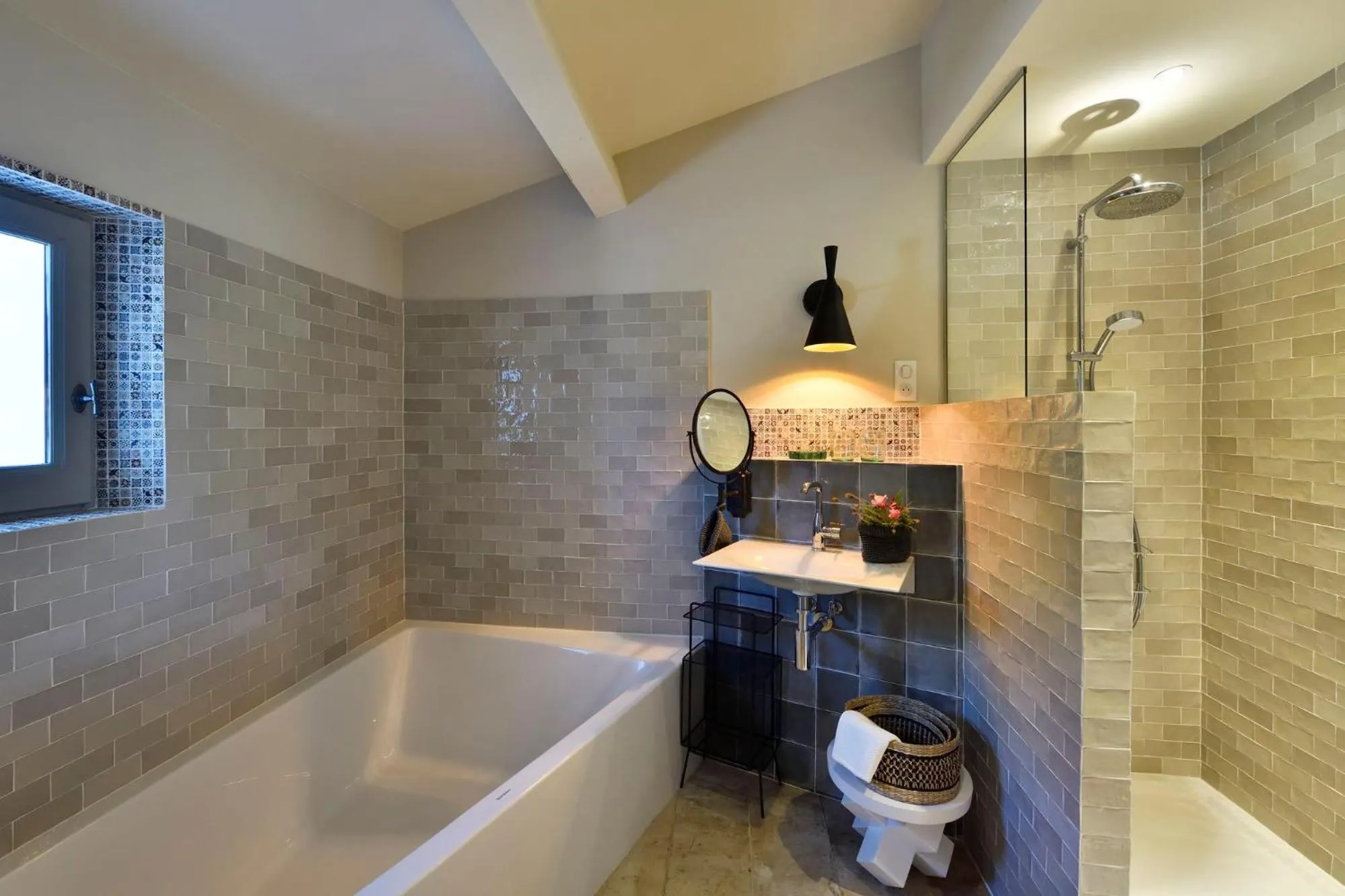 Deluxe Double Room with Bath in Mas du Couvin, maison d'hôtes en Camargue