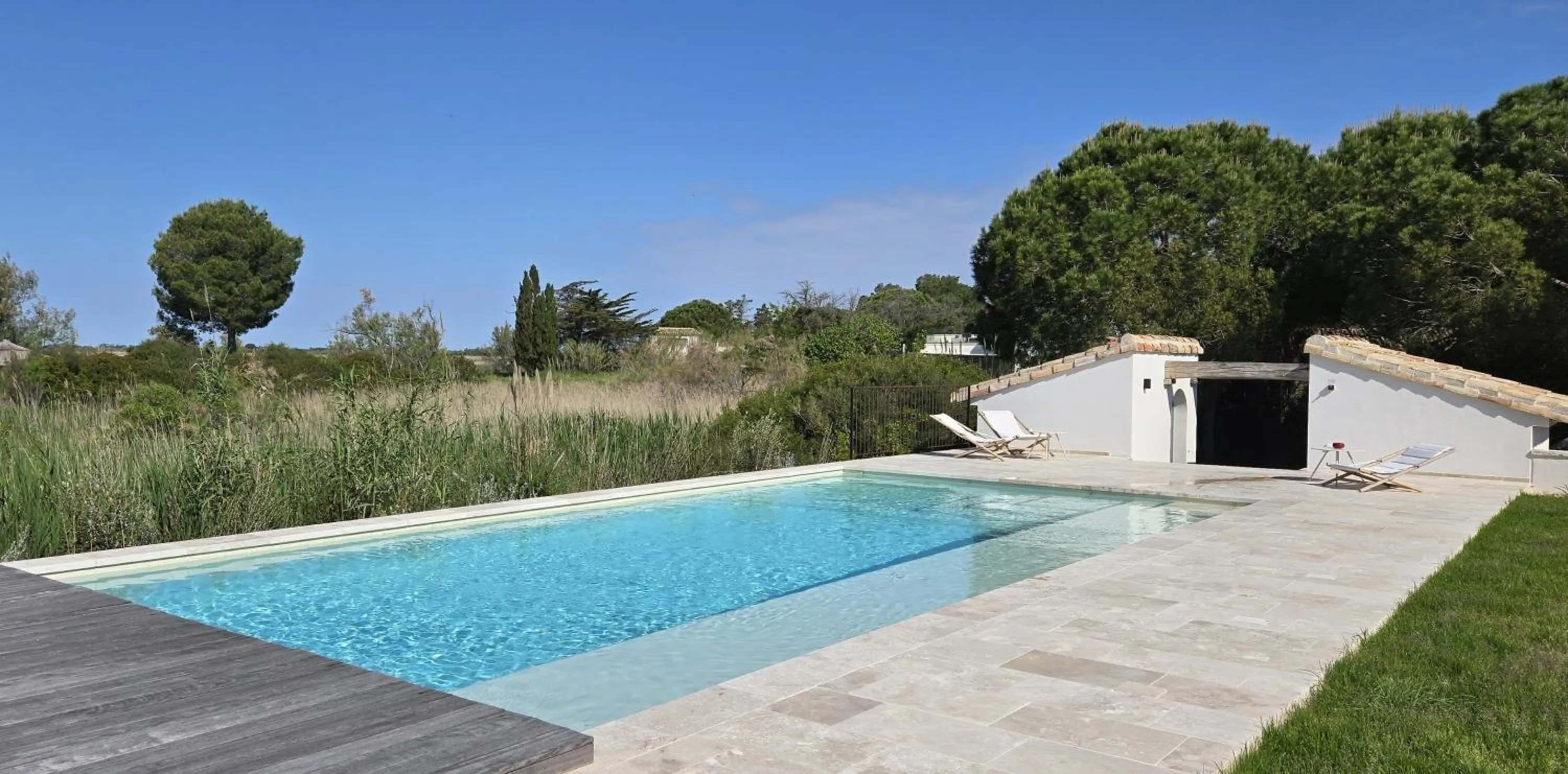 Swimming pool in Mas du Couvin, maison d'hôtes en Camargue