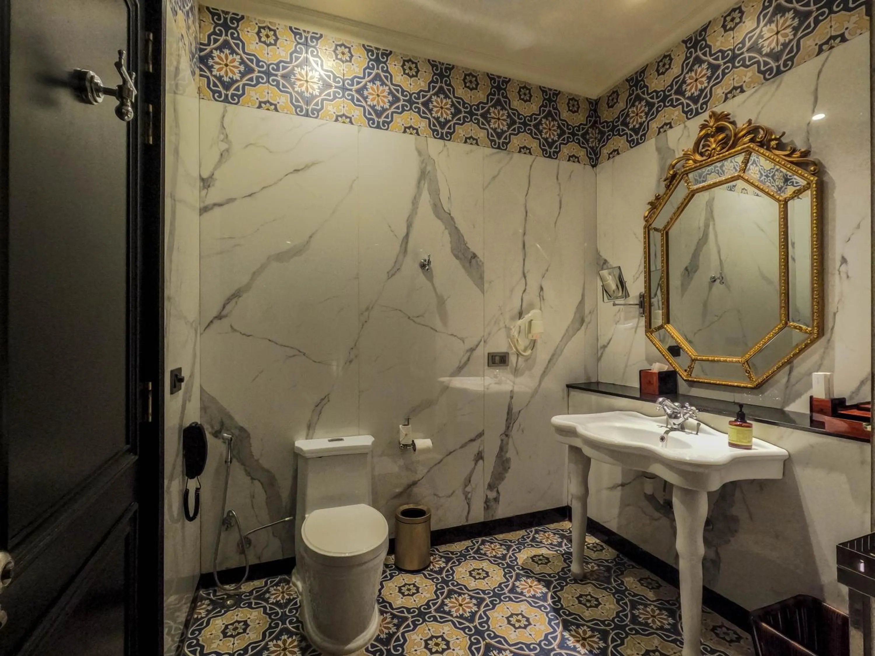 Bathroom in MAYFAIR Tea Resort