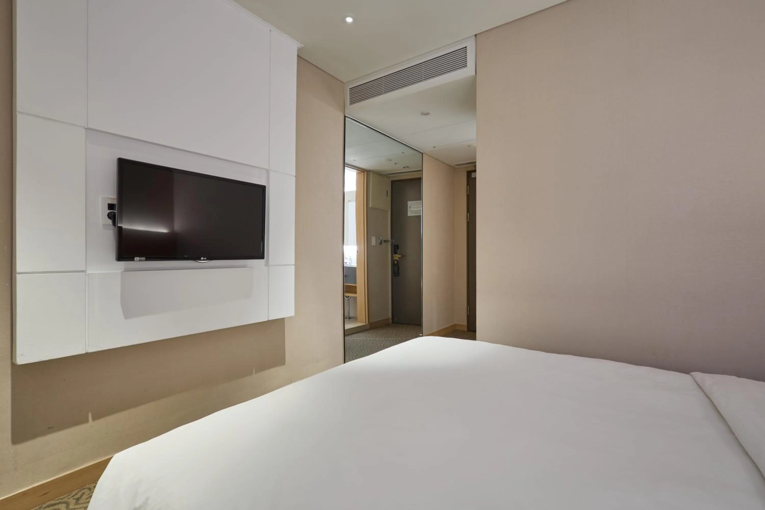 Bedroom, Bed in Summit Hotel Seoul Dongdaemun