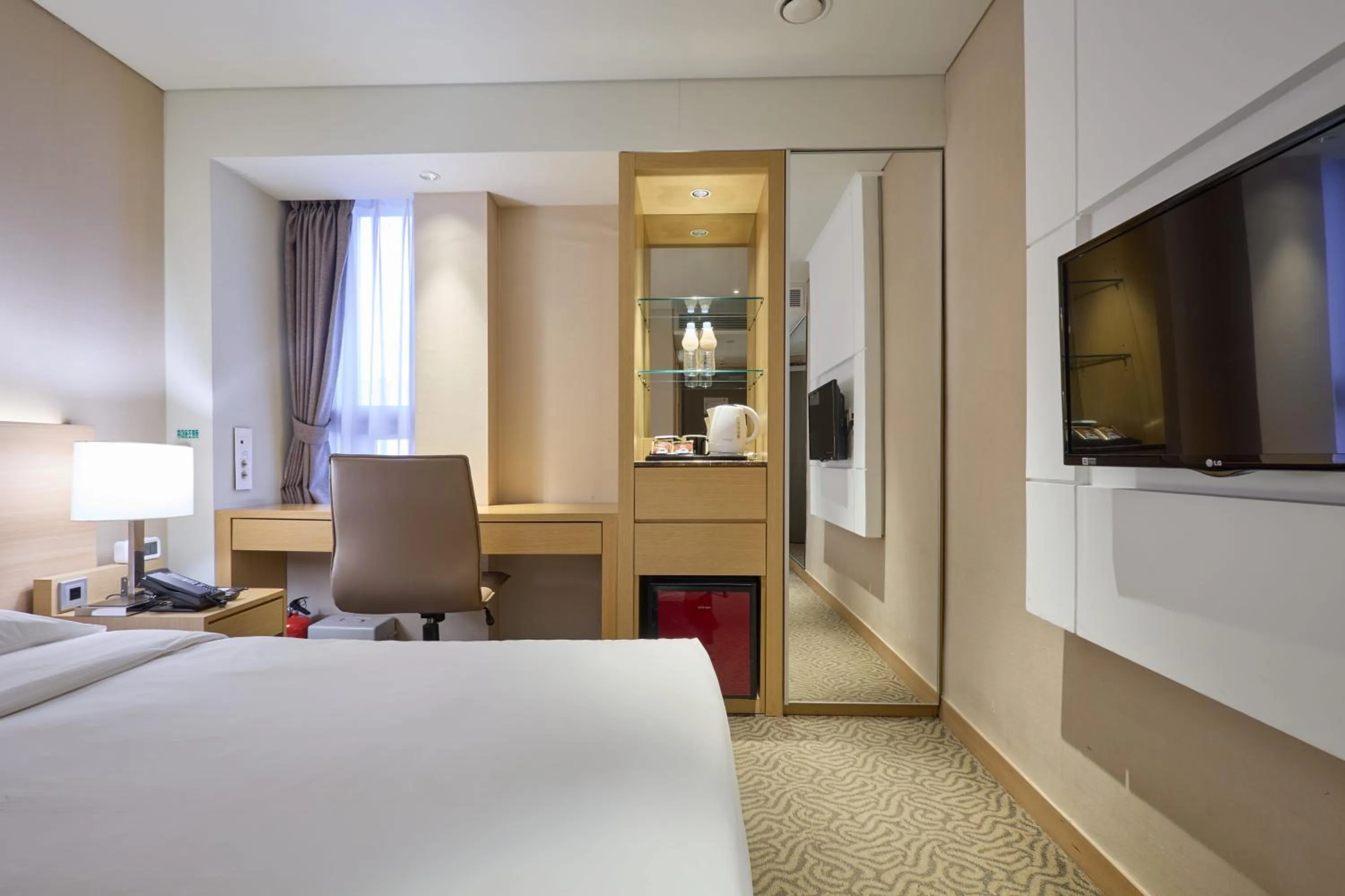 Photo of the whole room, Bed in Summit Hotel Seoul Dongdaemun