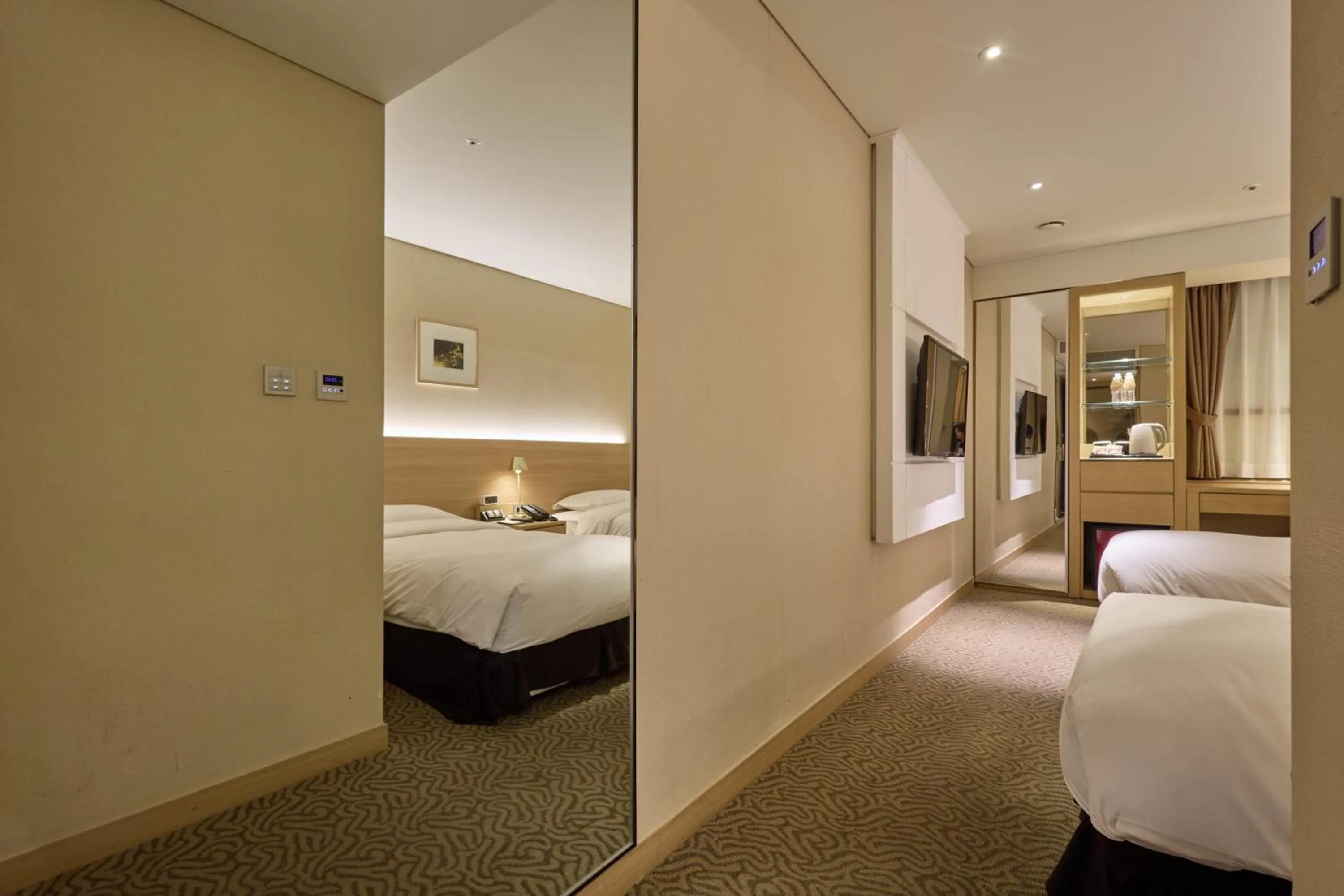 Photo of the whole room, Bed in Summit Hotel Seoul Dongdaemun