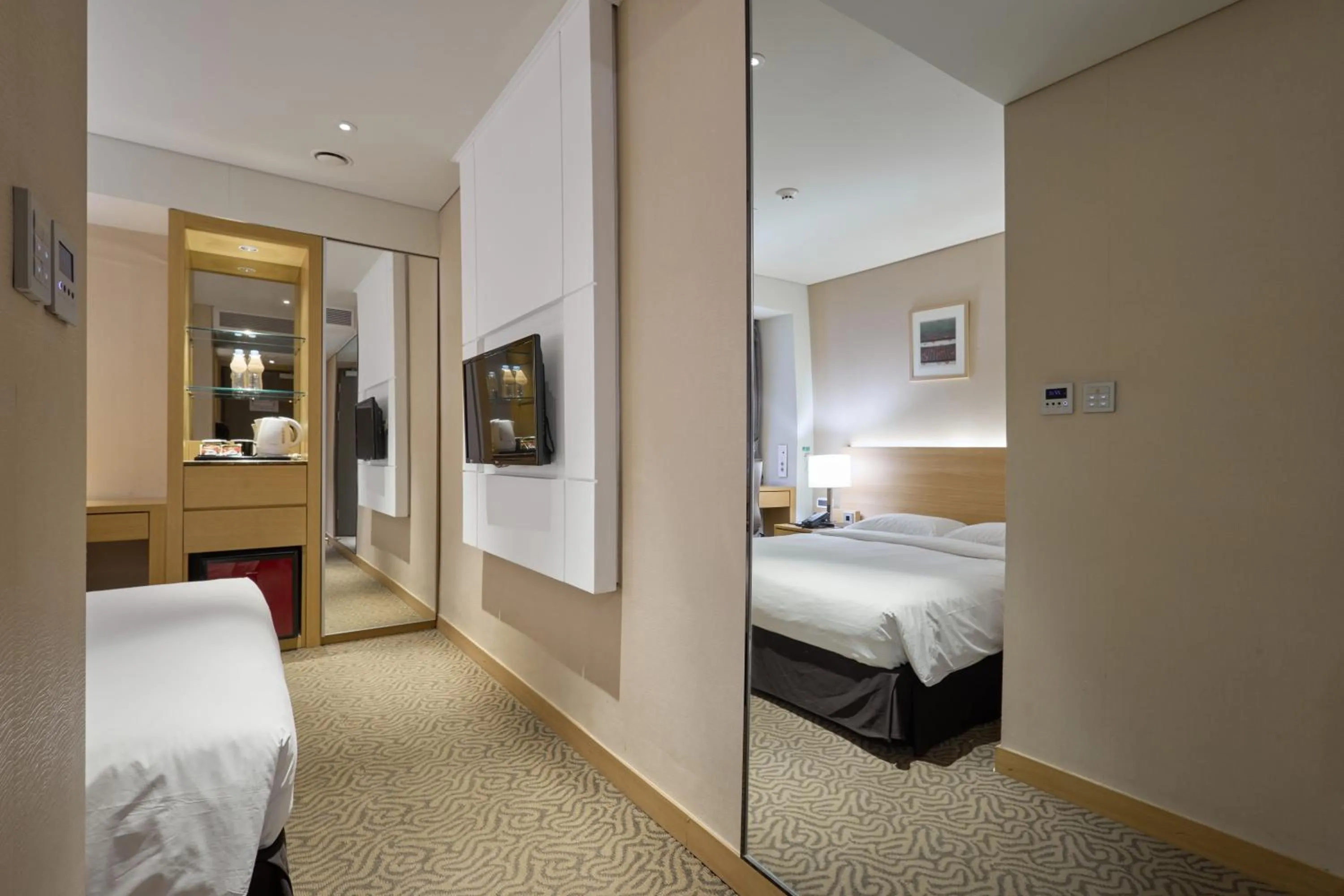 Photo of the whole room, Bed in Summit Hotel Seoul Dongdaemun