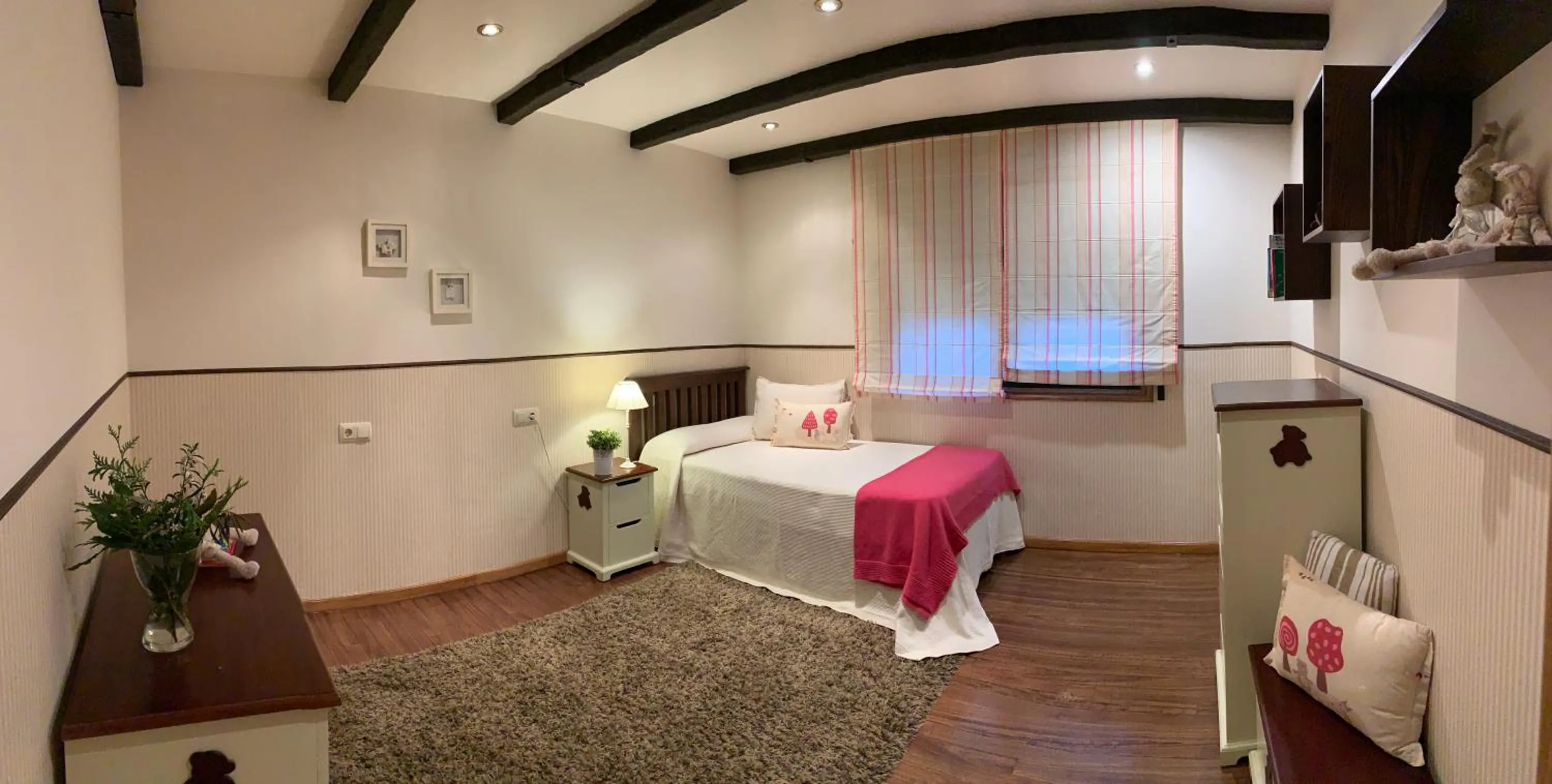 Bed in Chalet Rural Toñita 400 m playa piscina barbacoa chimenea