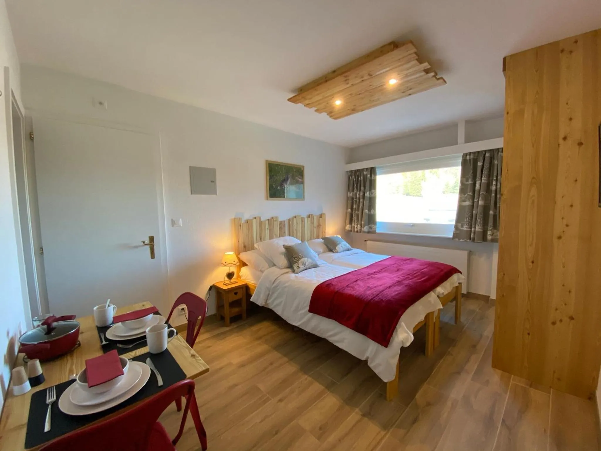 Dining area, Bed in Chez Chantal