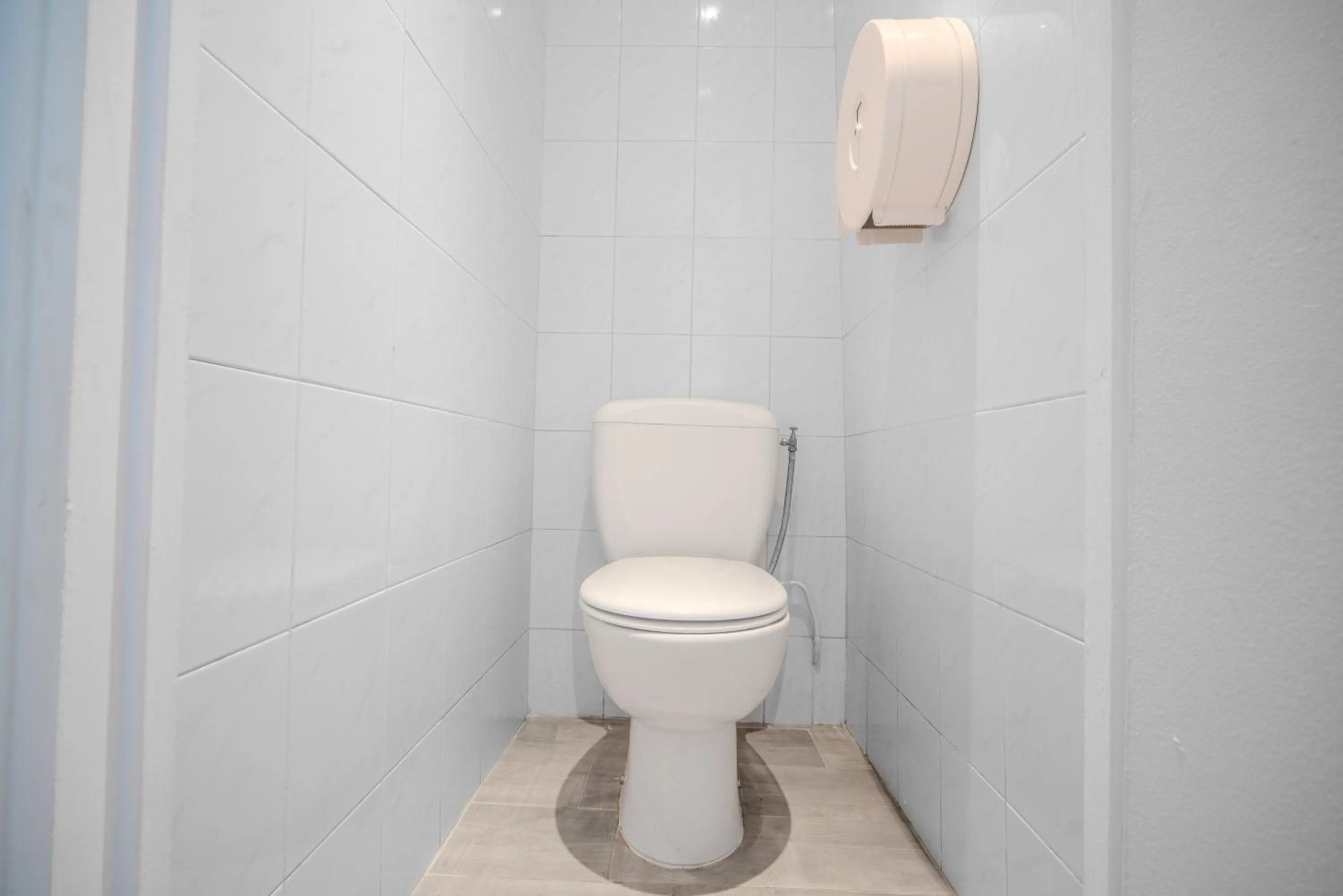 Toilet in City Inn Paris