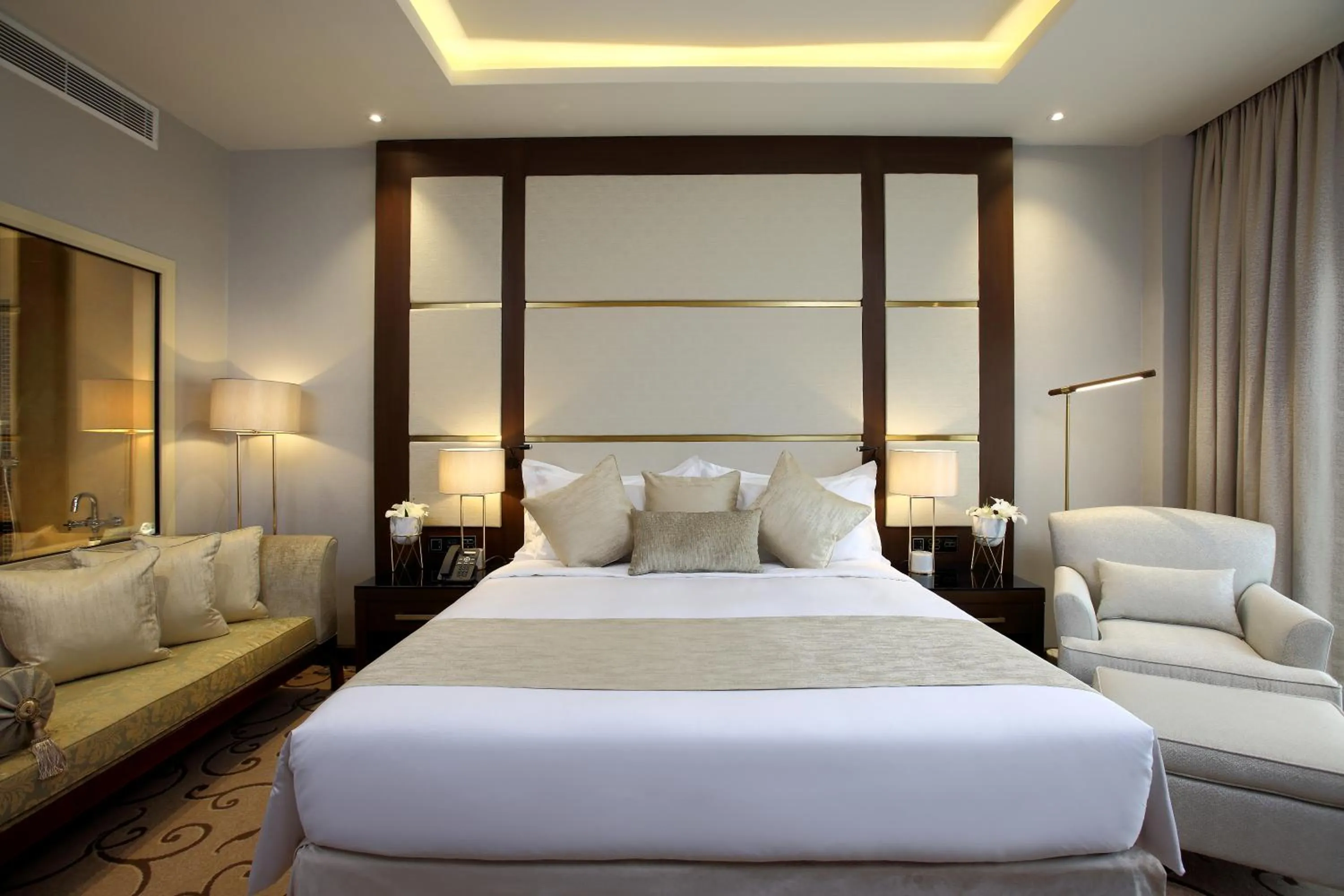 Bed in Vittori Palace Hotel and Residences
