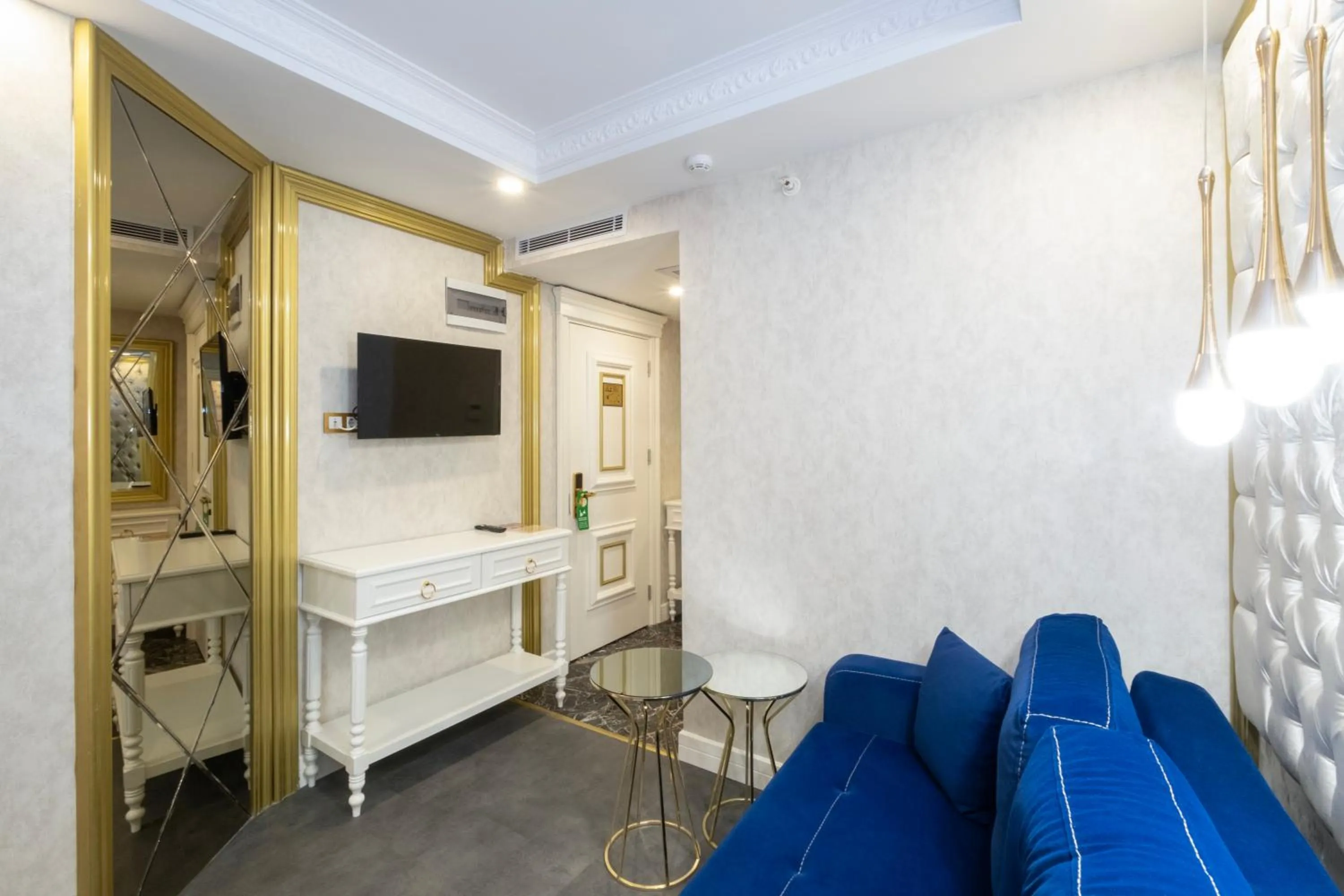 Leslion Luxury Hotel