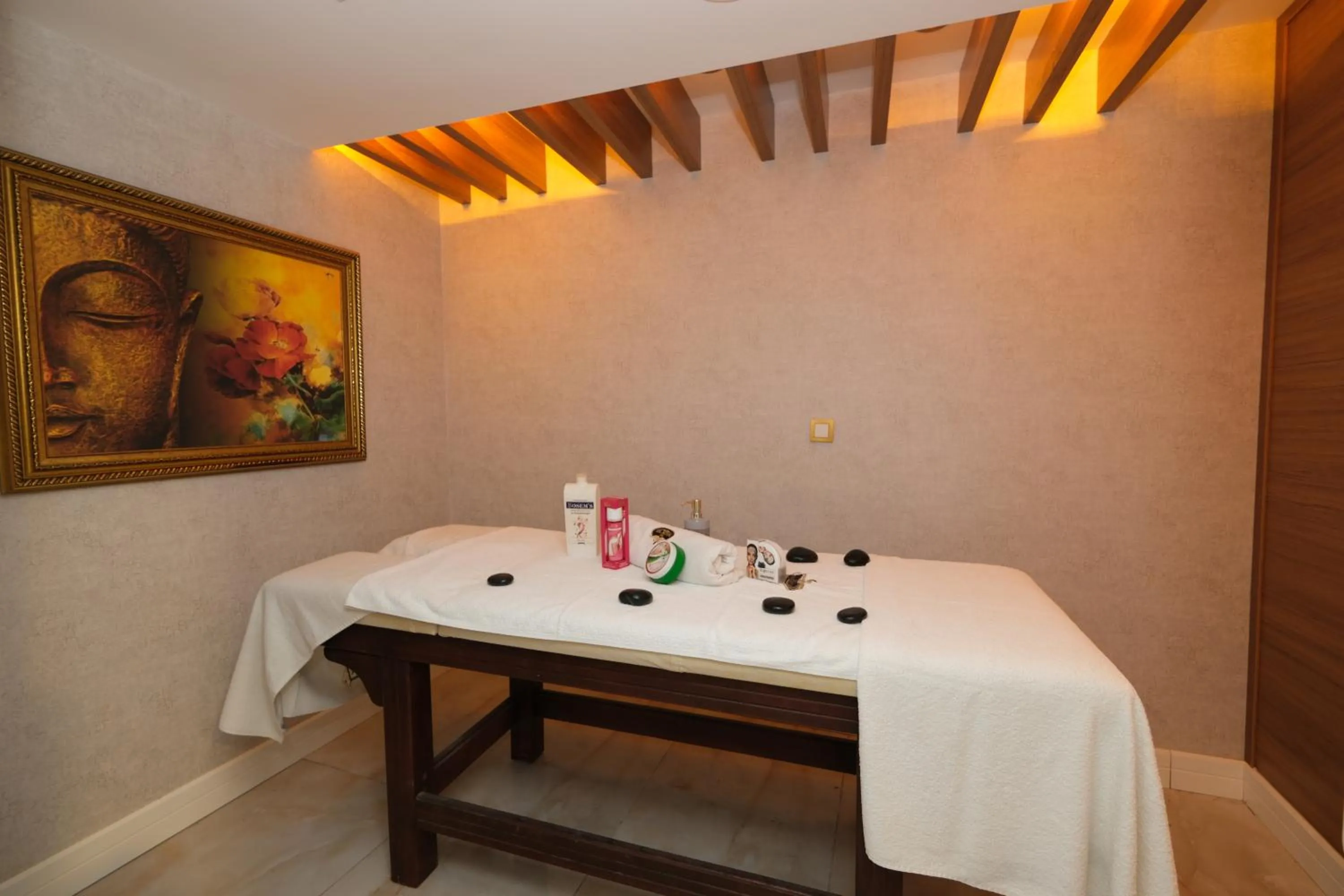 Leslion Luxury Hotel