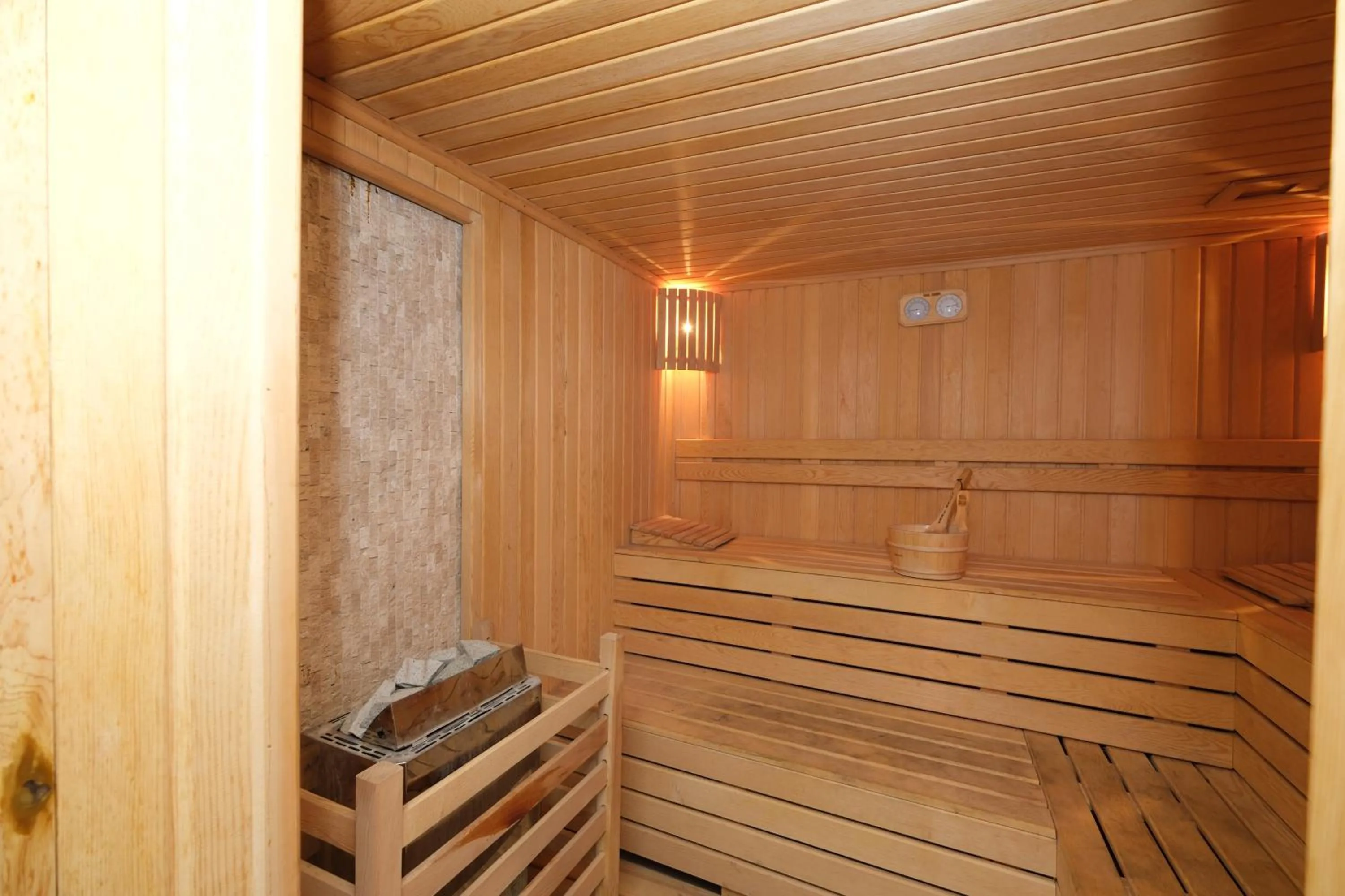 Leslion Luxury Hotel