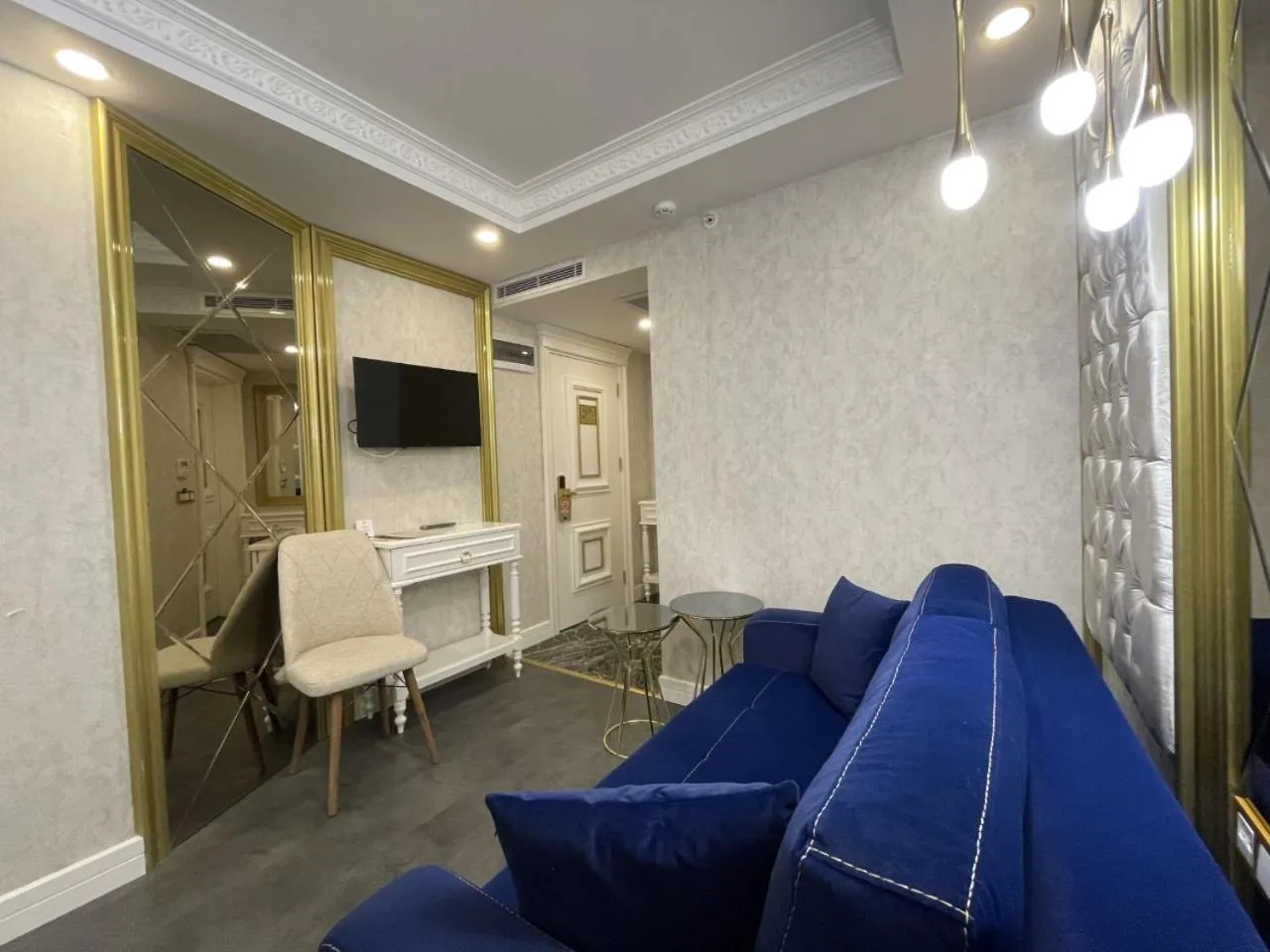 Communal lounge/ TV room in Leslion Luxury Hotel