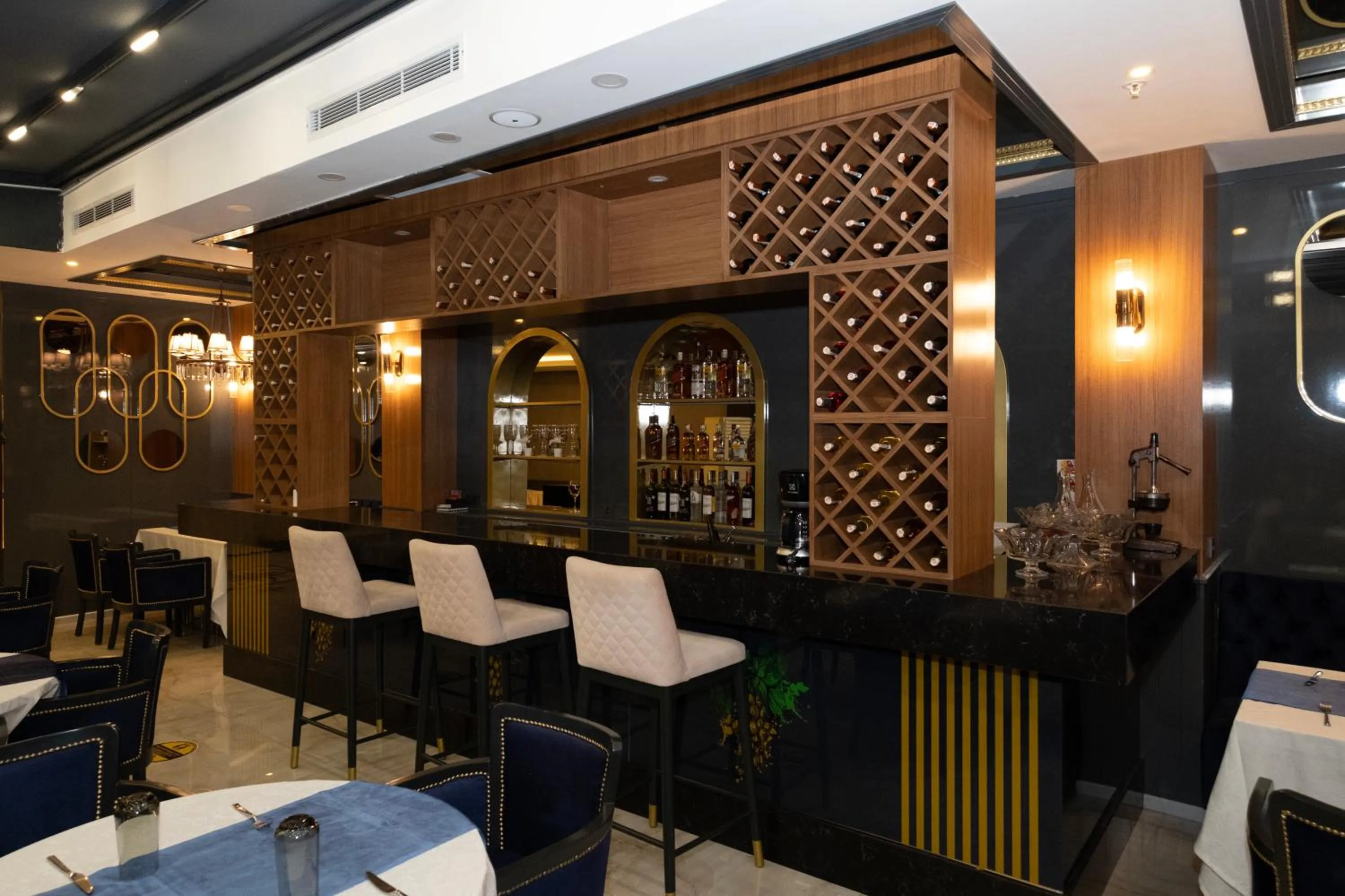 Leslion Luxury Hotel