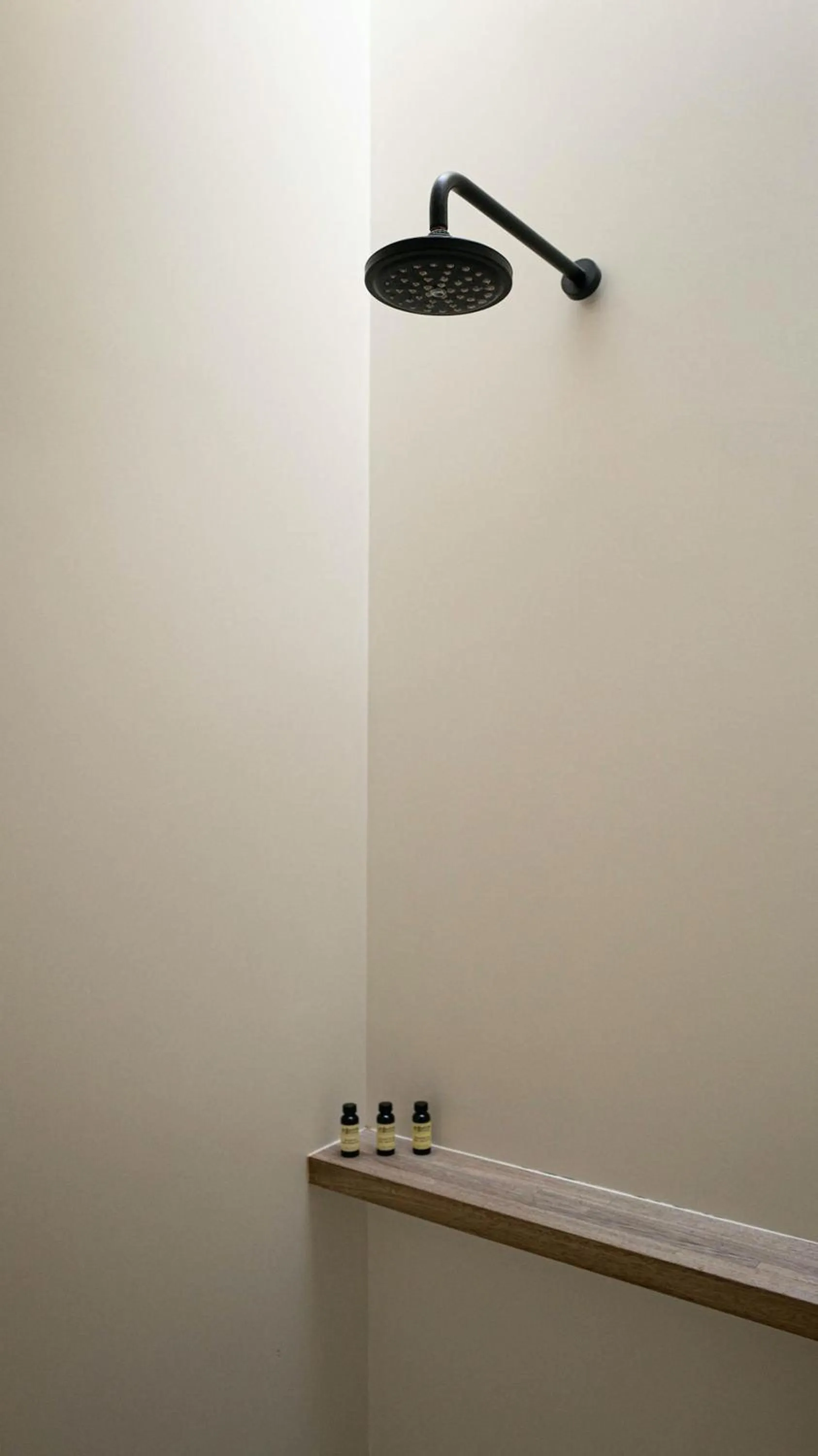 Shower in Octavia Casa