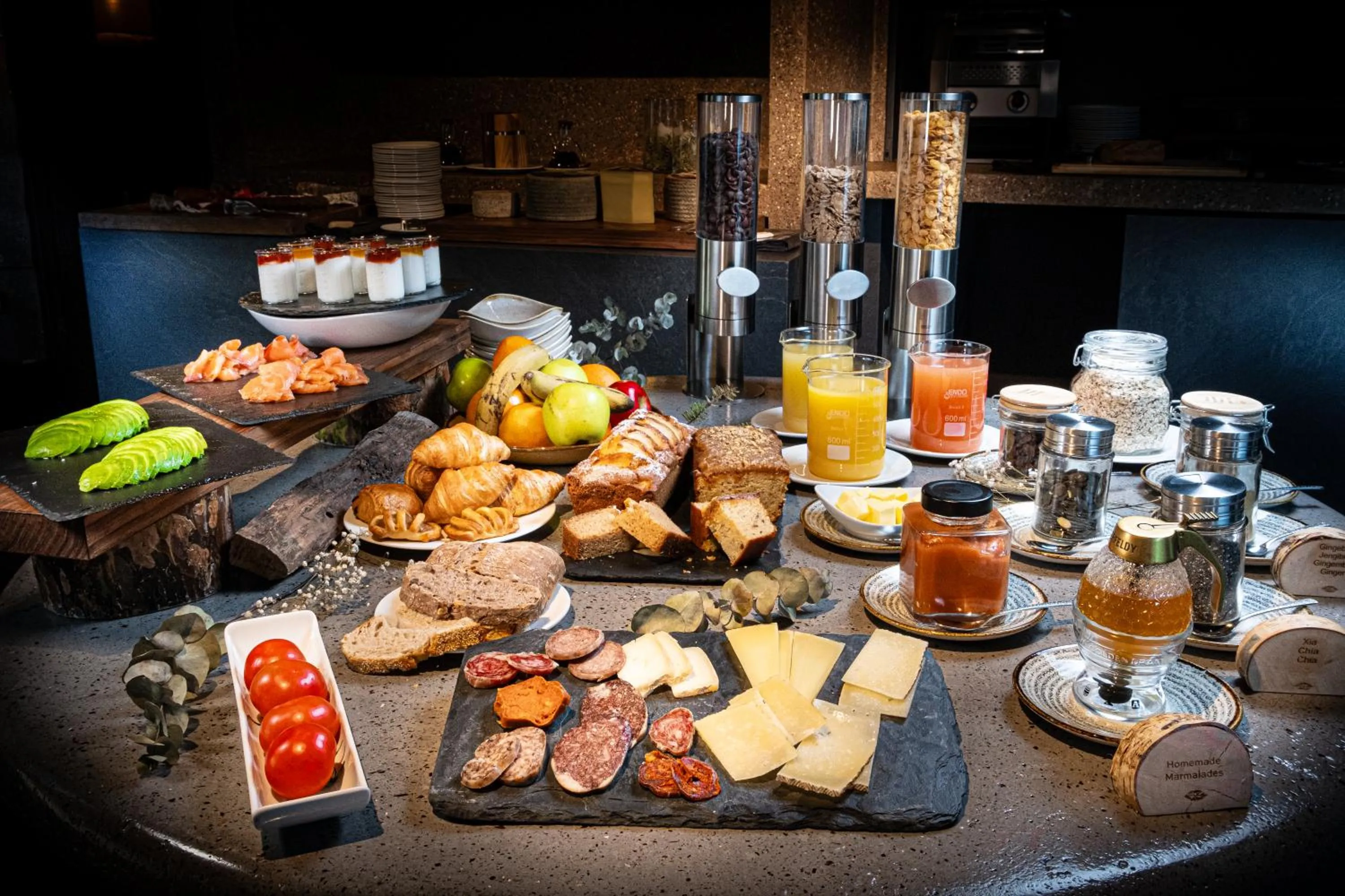Breakfast in Les Pardines 1819 Mountain suites & SPA