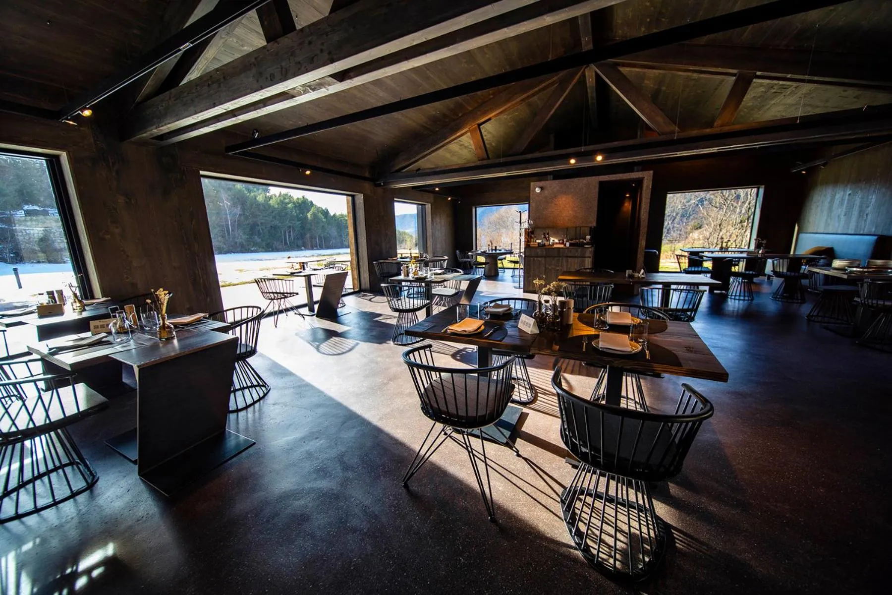 Restaurant/places to eat in Les Pardines 1819 Mountain suites & SPA