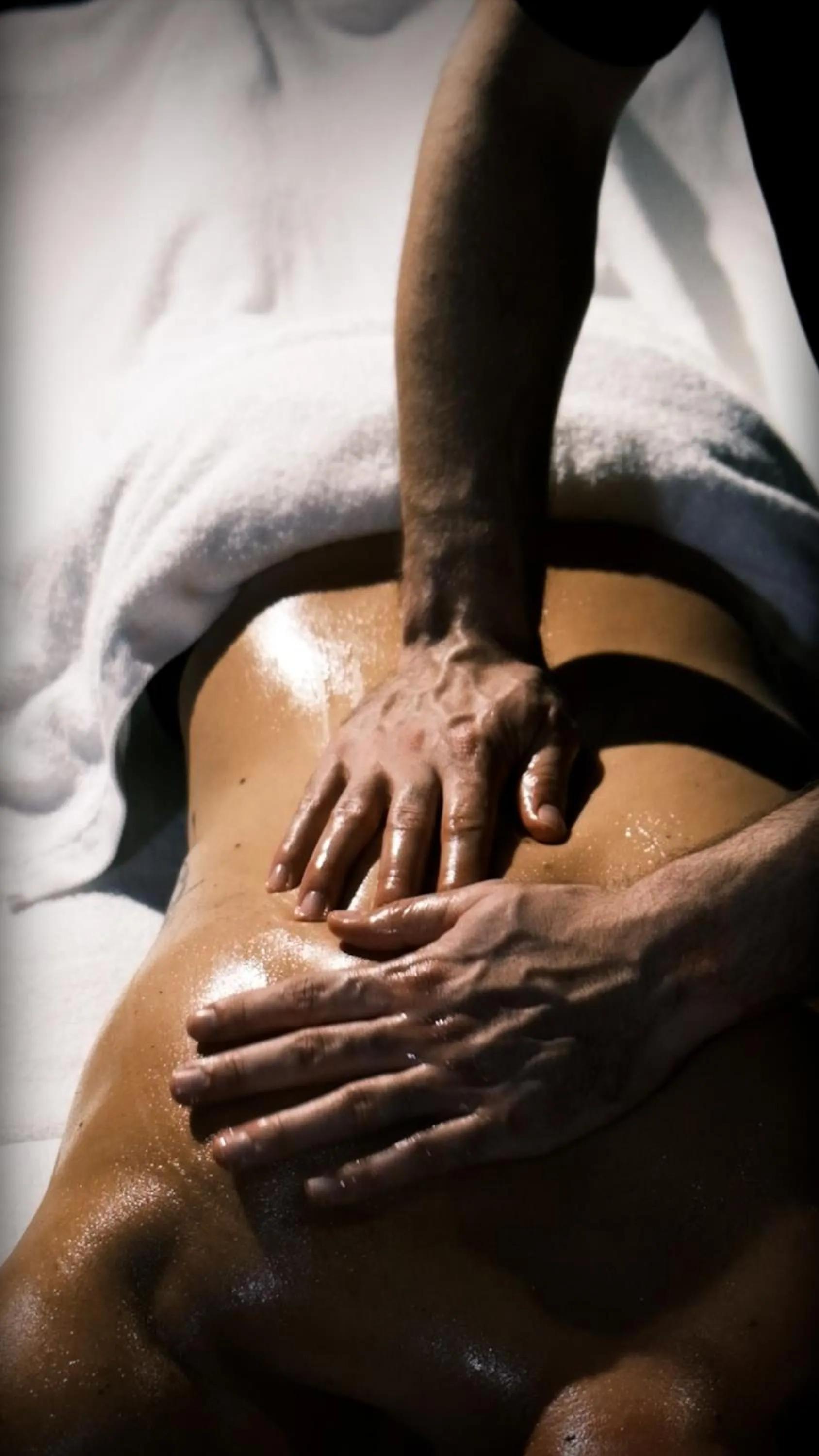 Massage in Les Pardines 1819 Mountain suites & SPA