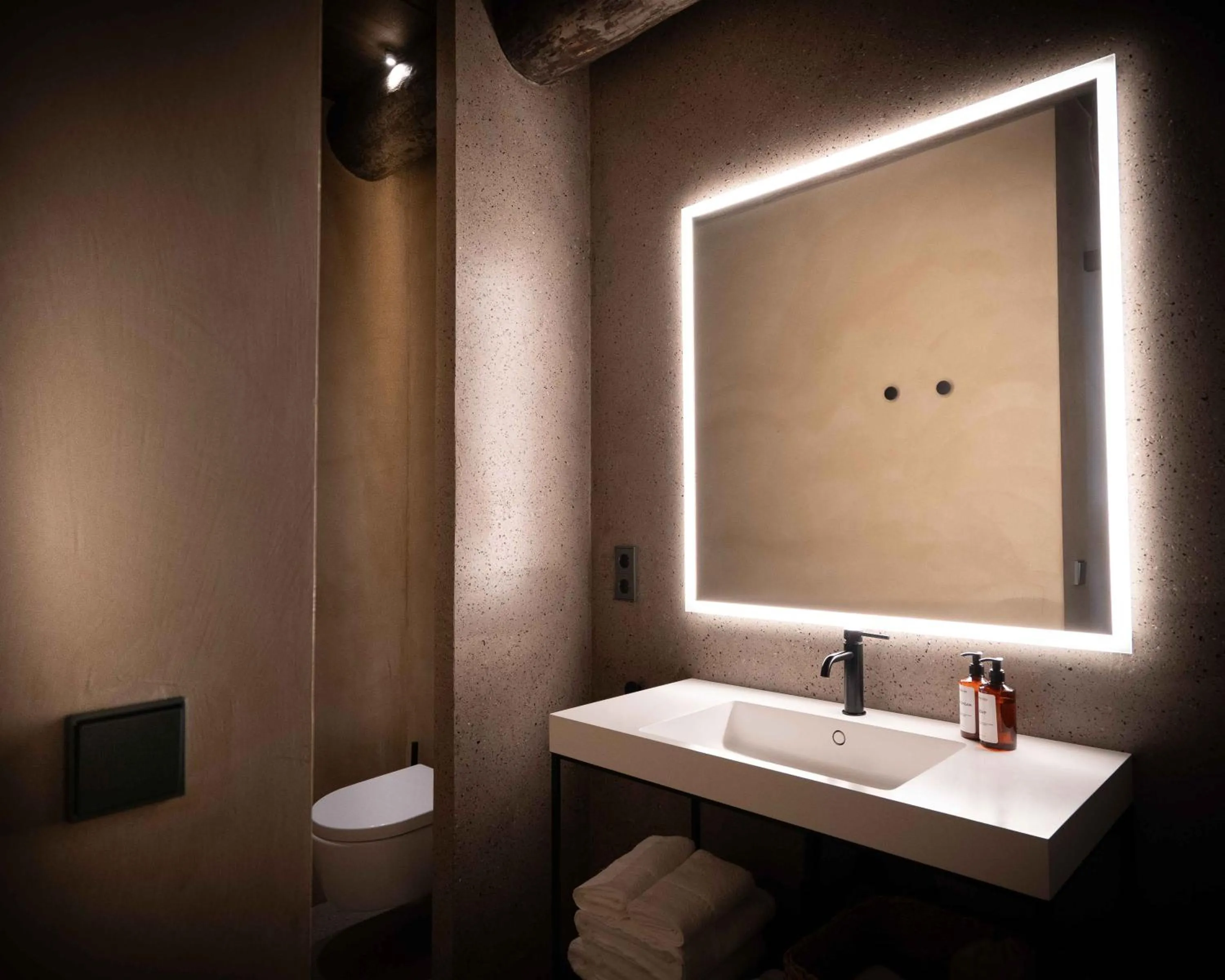 Toilet in Les Pardines 1819 Mountain suites & SPA