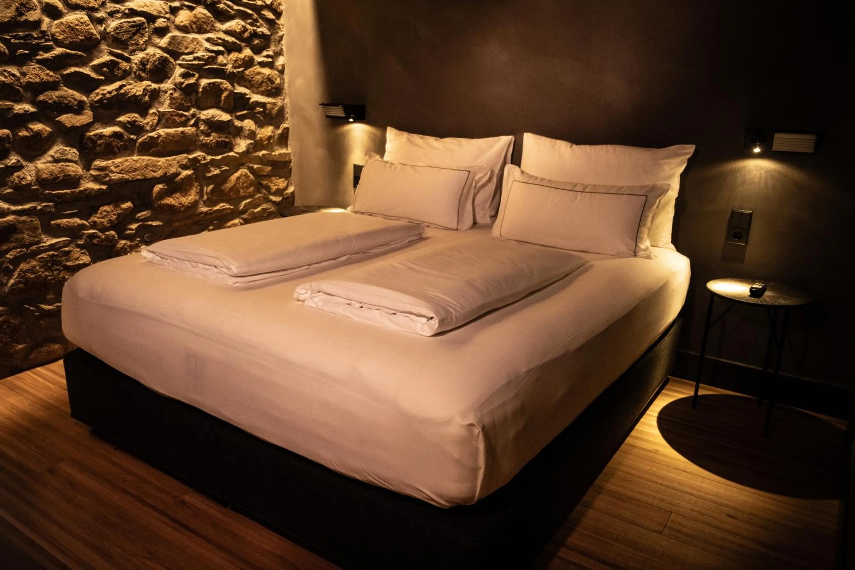Bed in Les Pardines 1819 Mountain suites & SPA