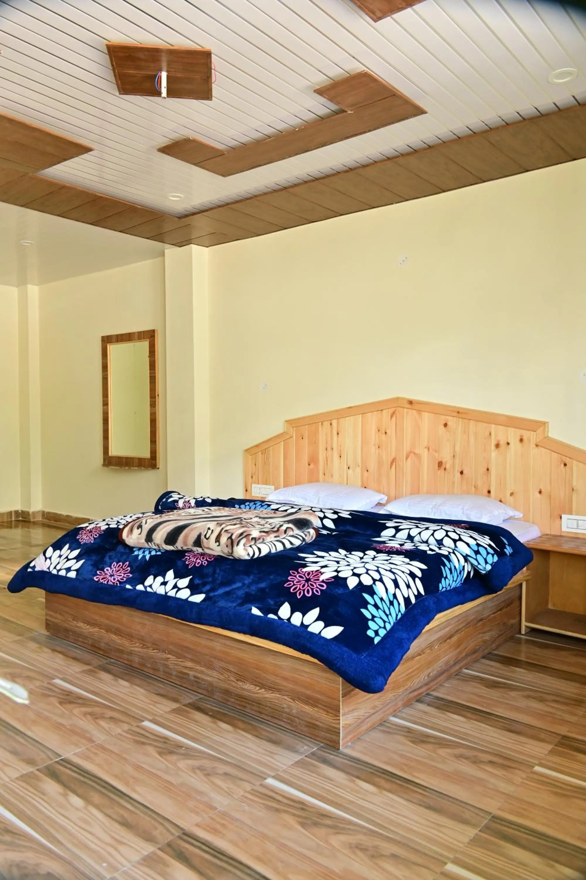 Bed in Nomadic Den Manali