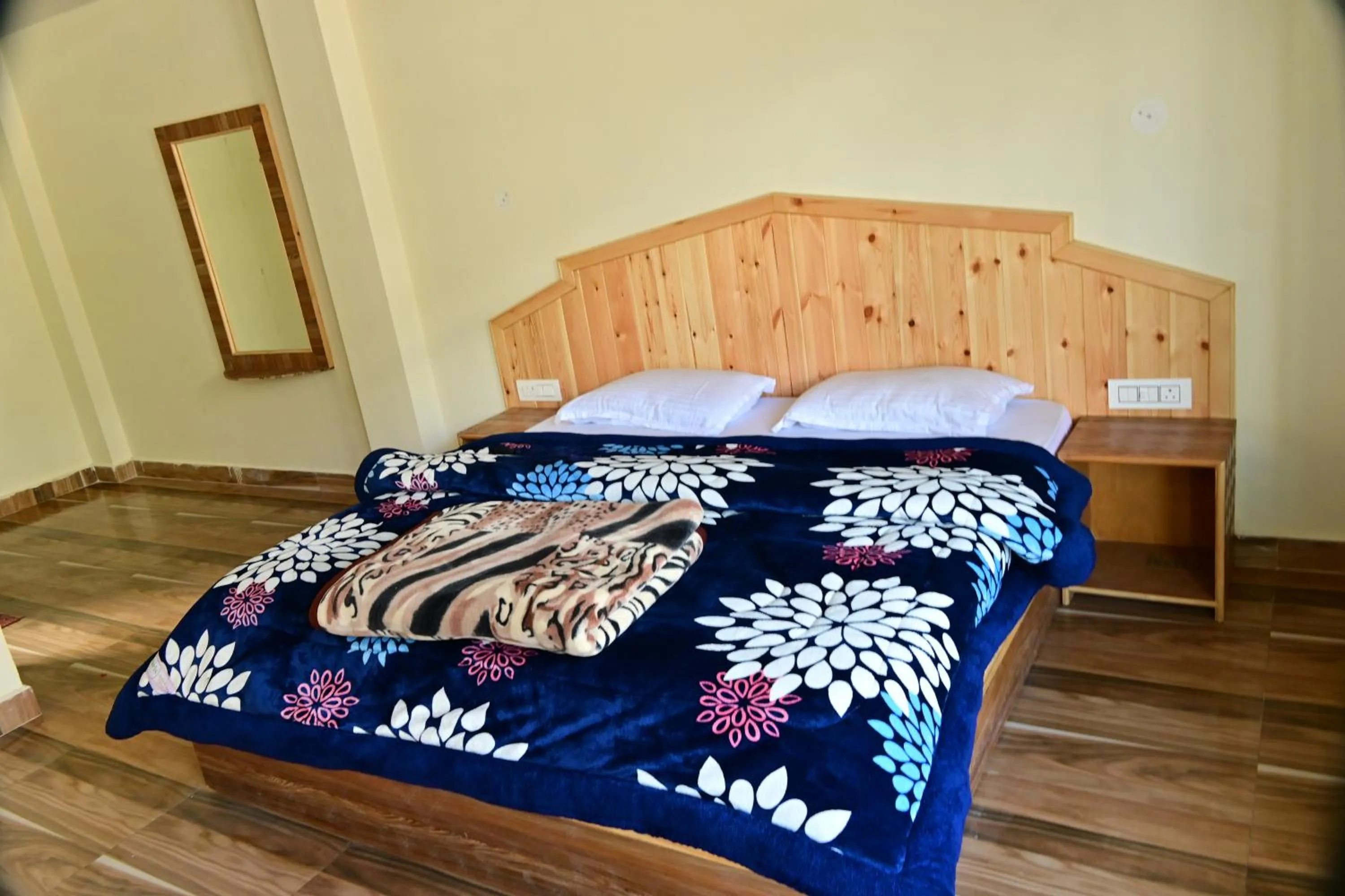 Bed in Nomadic Den Manali
