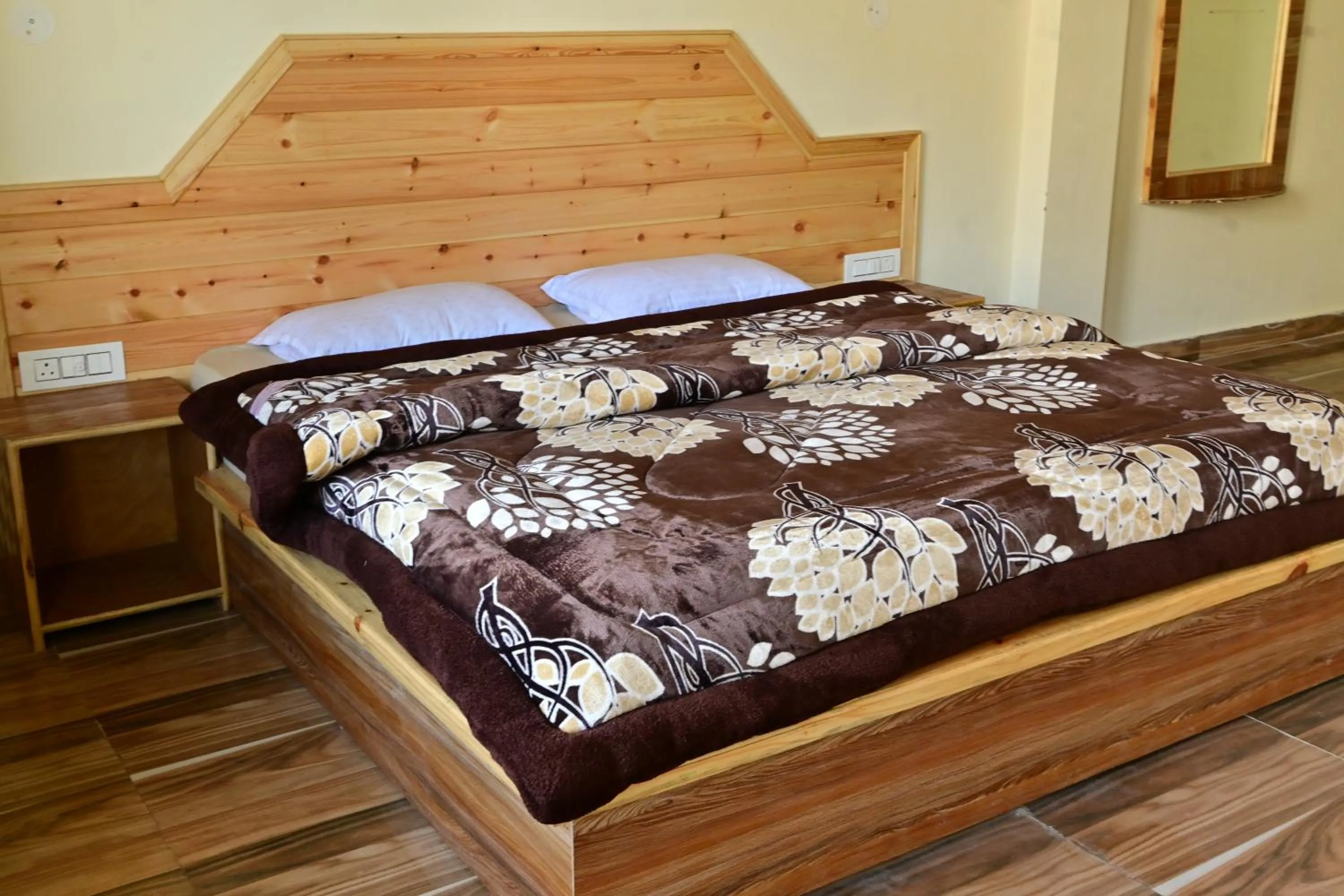 Bed in Nomadic Den Manali