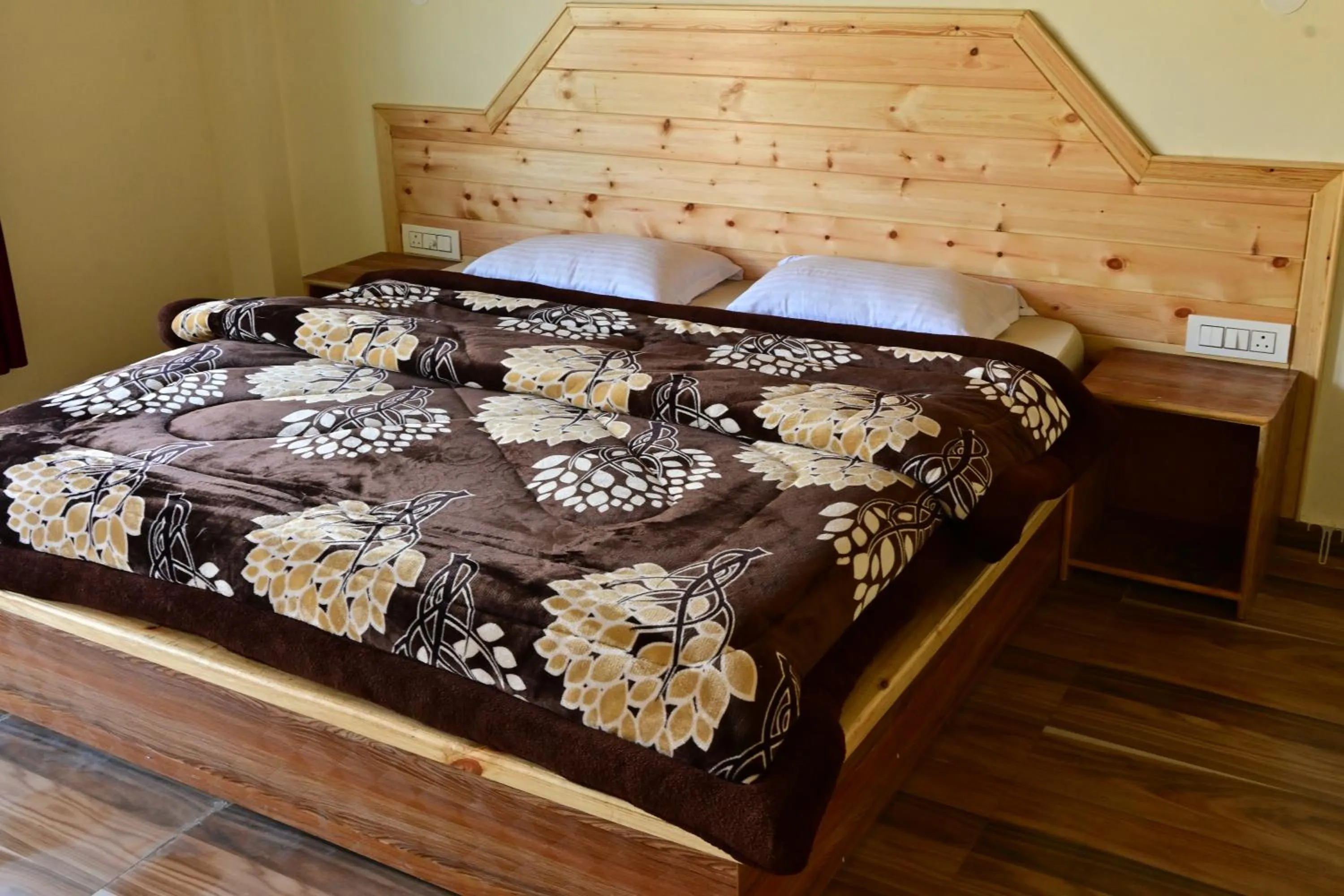 Bed in Nomadic Den Manali