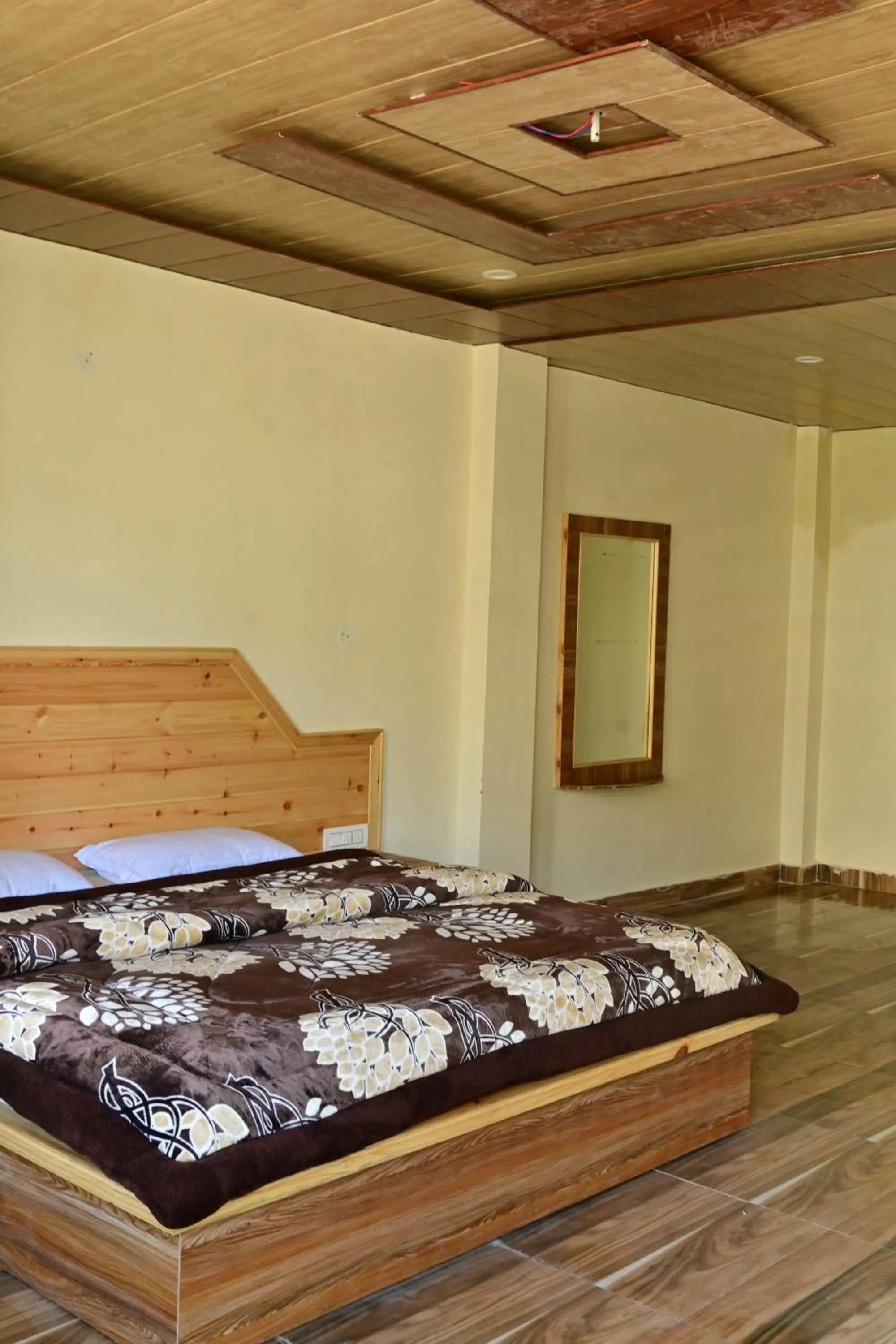 Bed in Nomadic Den Manali