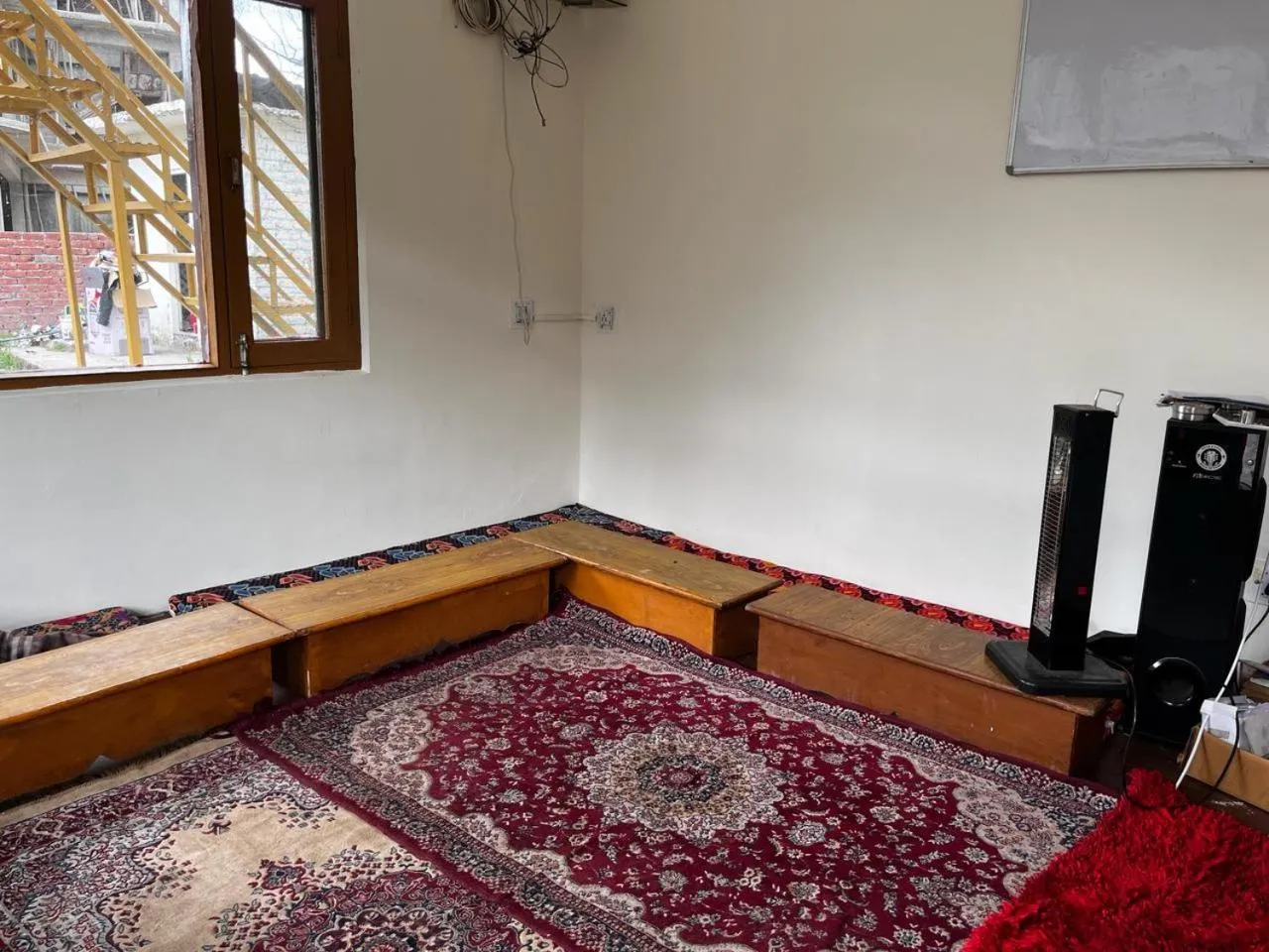 Breakfast, Bed in Nomadic Den Manali