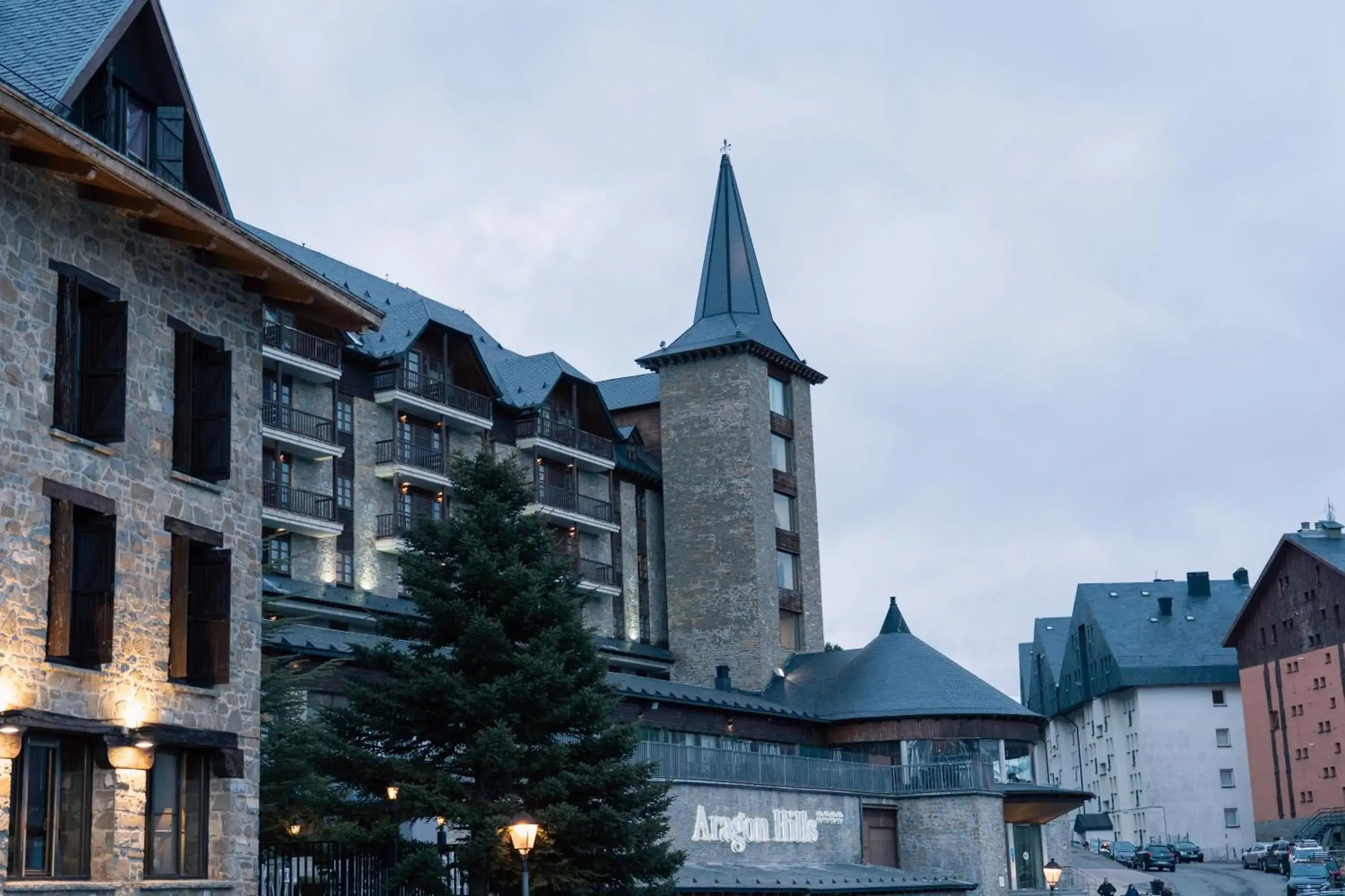 Property building in Snö Aragon Hills Property building in Snö Aragon Hills