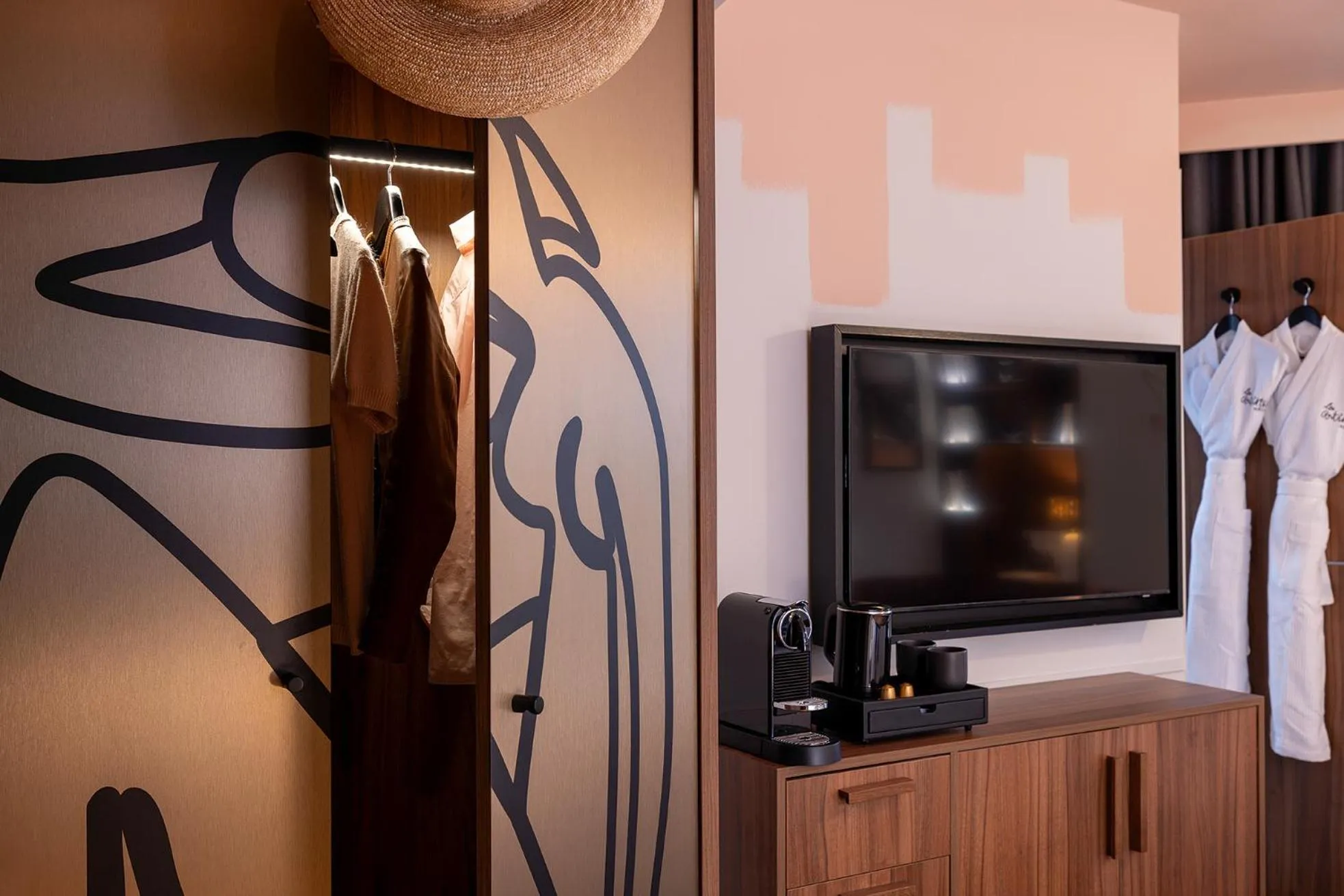 TV and multimedia in Les Artistes