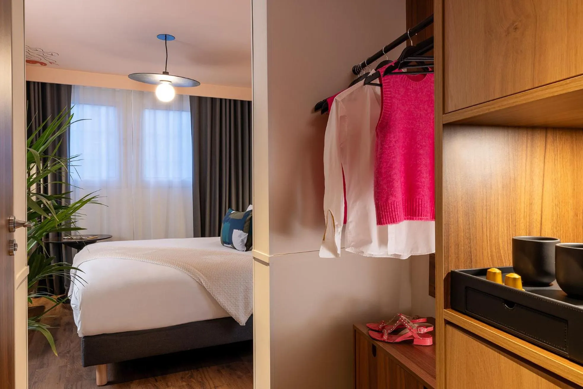 Photo of the whole room, Bed in Les Artistes