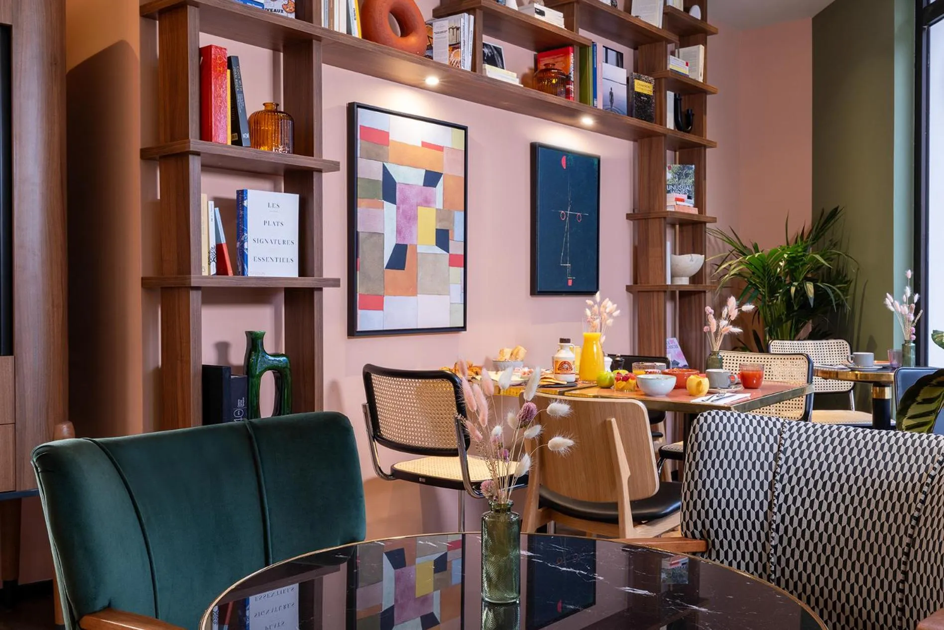 Breakfast in Les Artistes