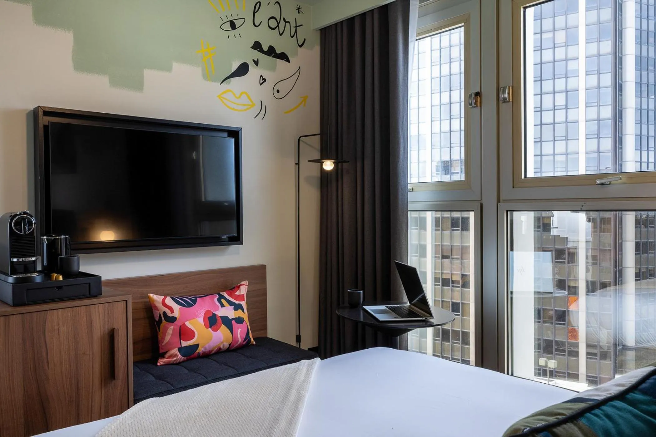 TV and multimedia, Bed in Les Artistes