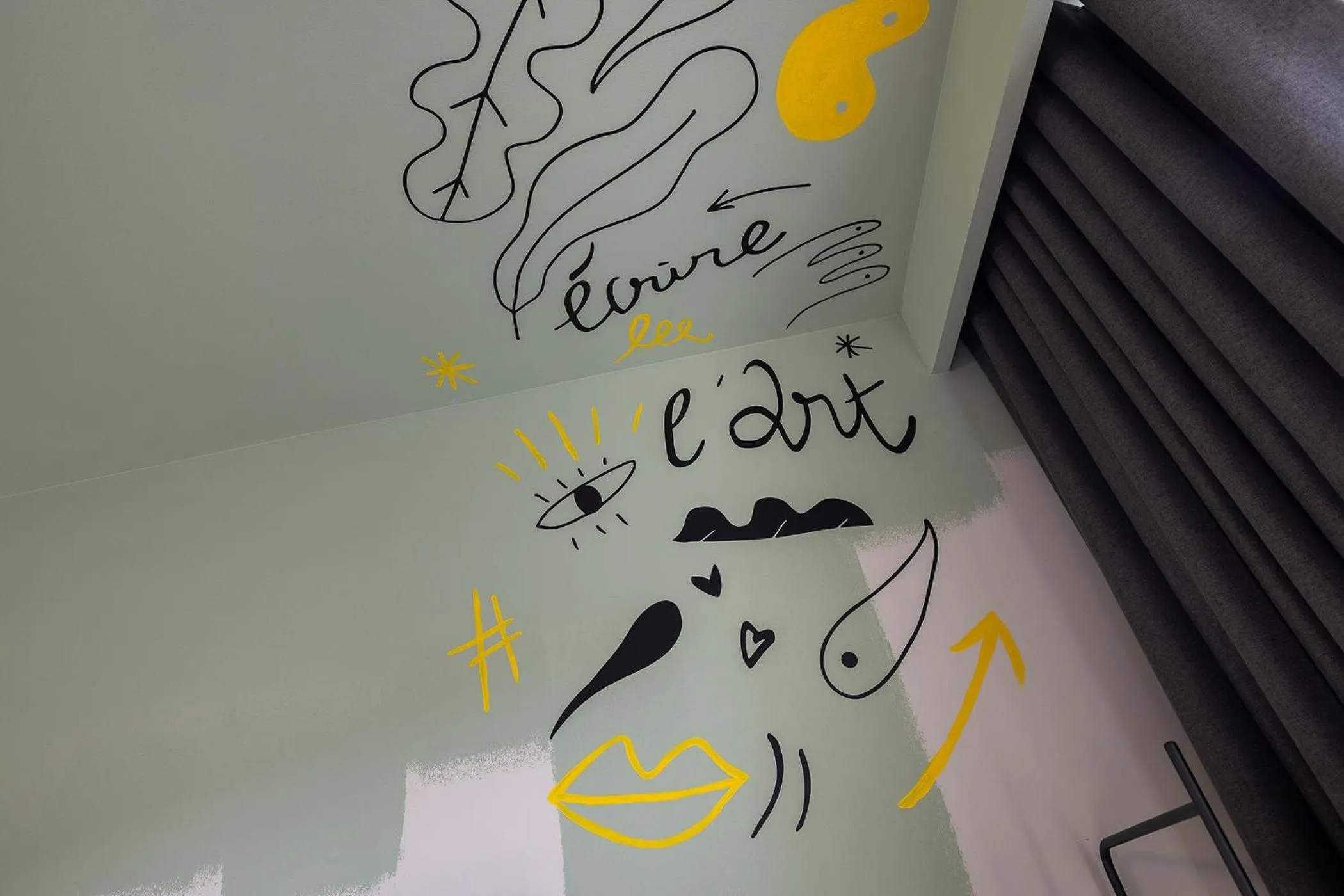 Decorative detail in Les Artistes