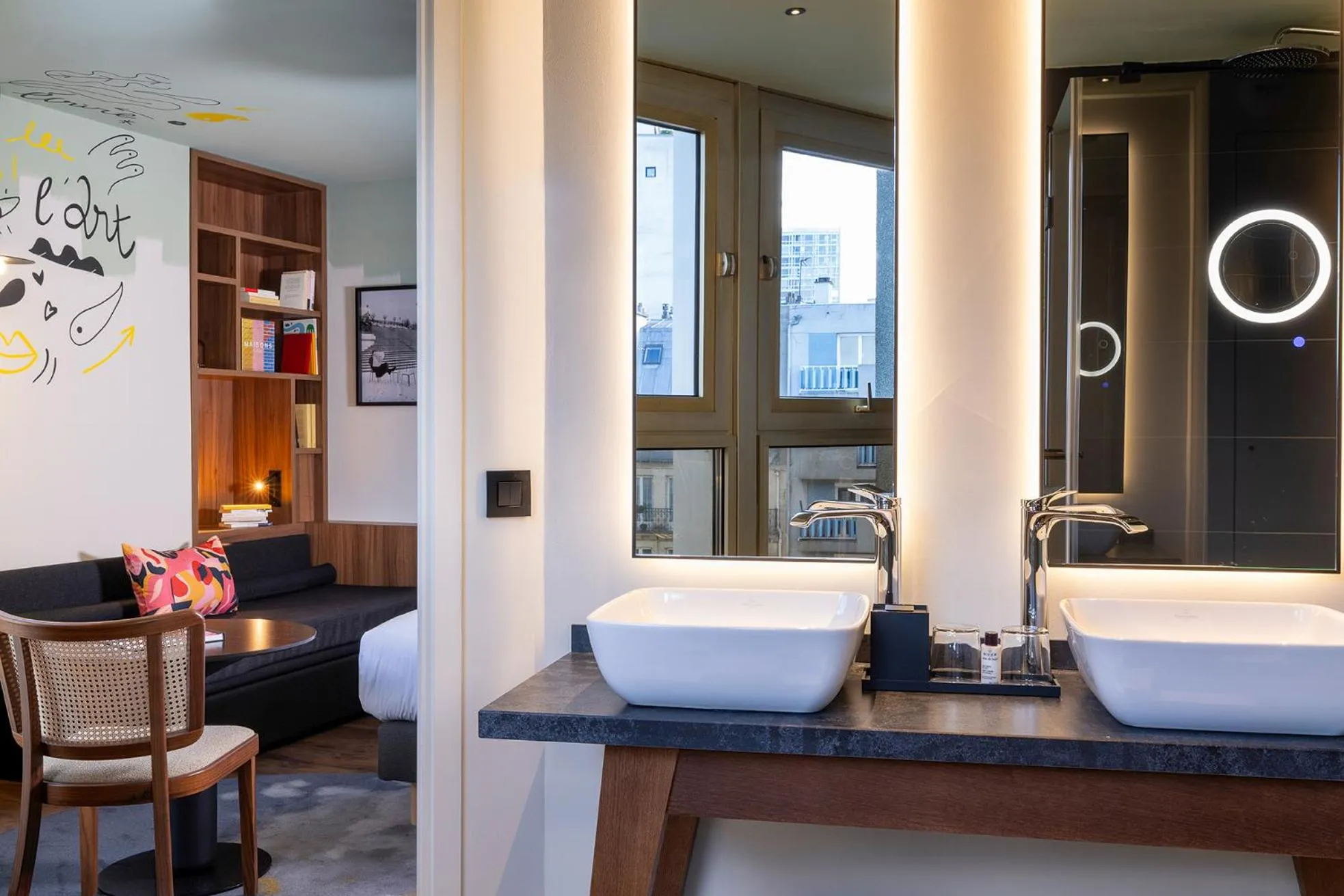 Bathroom in Les Artistes