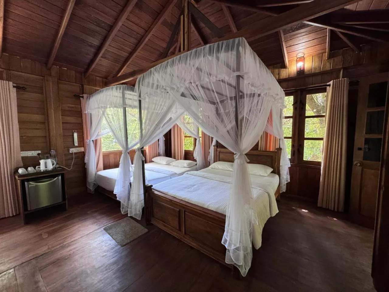Bed in Habarana Tree house Mutu village